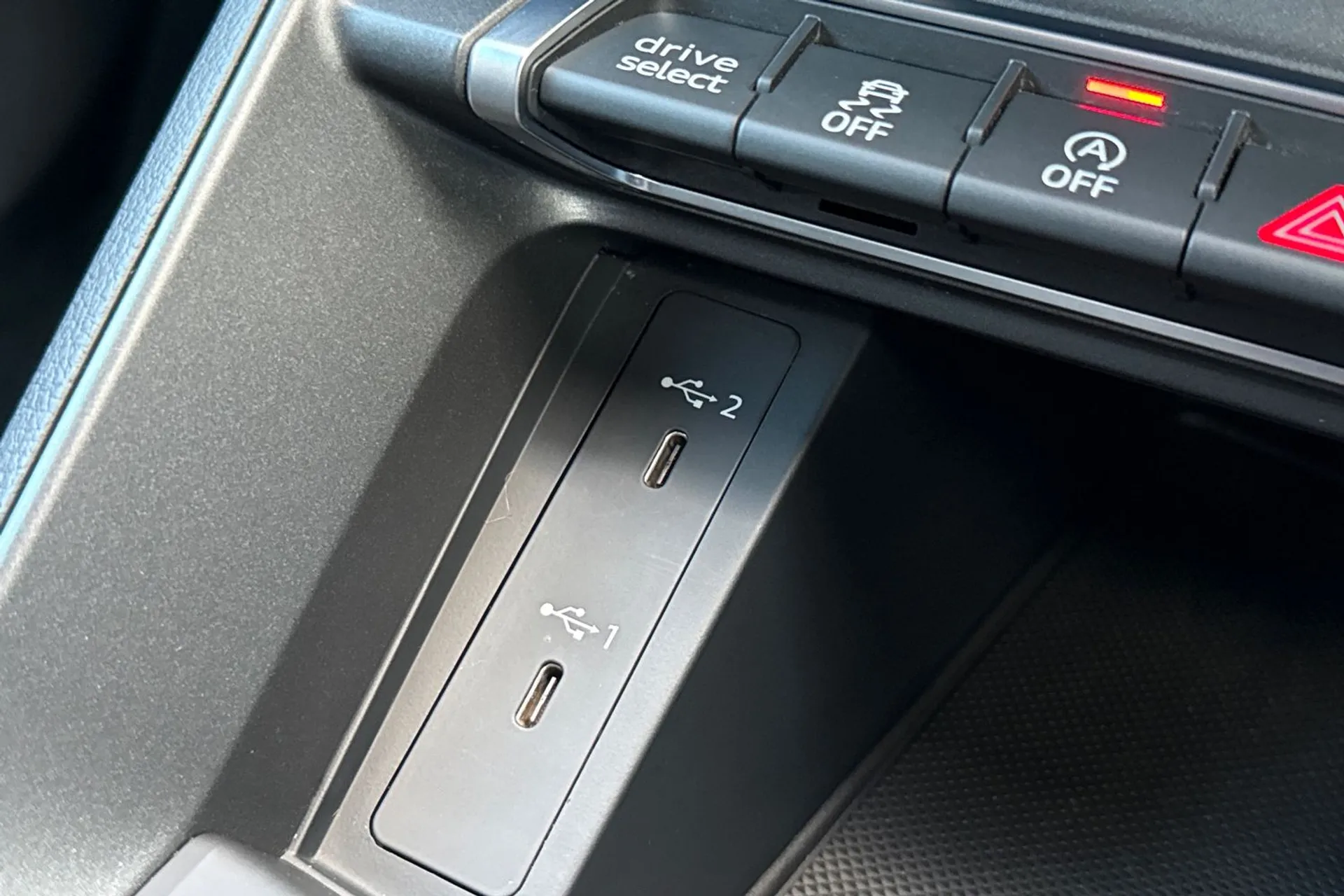 Audi Q3 thumbnail image number 40