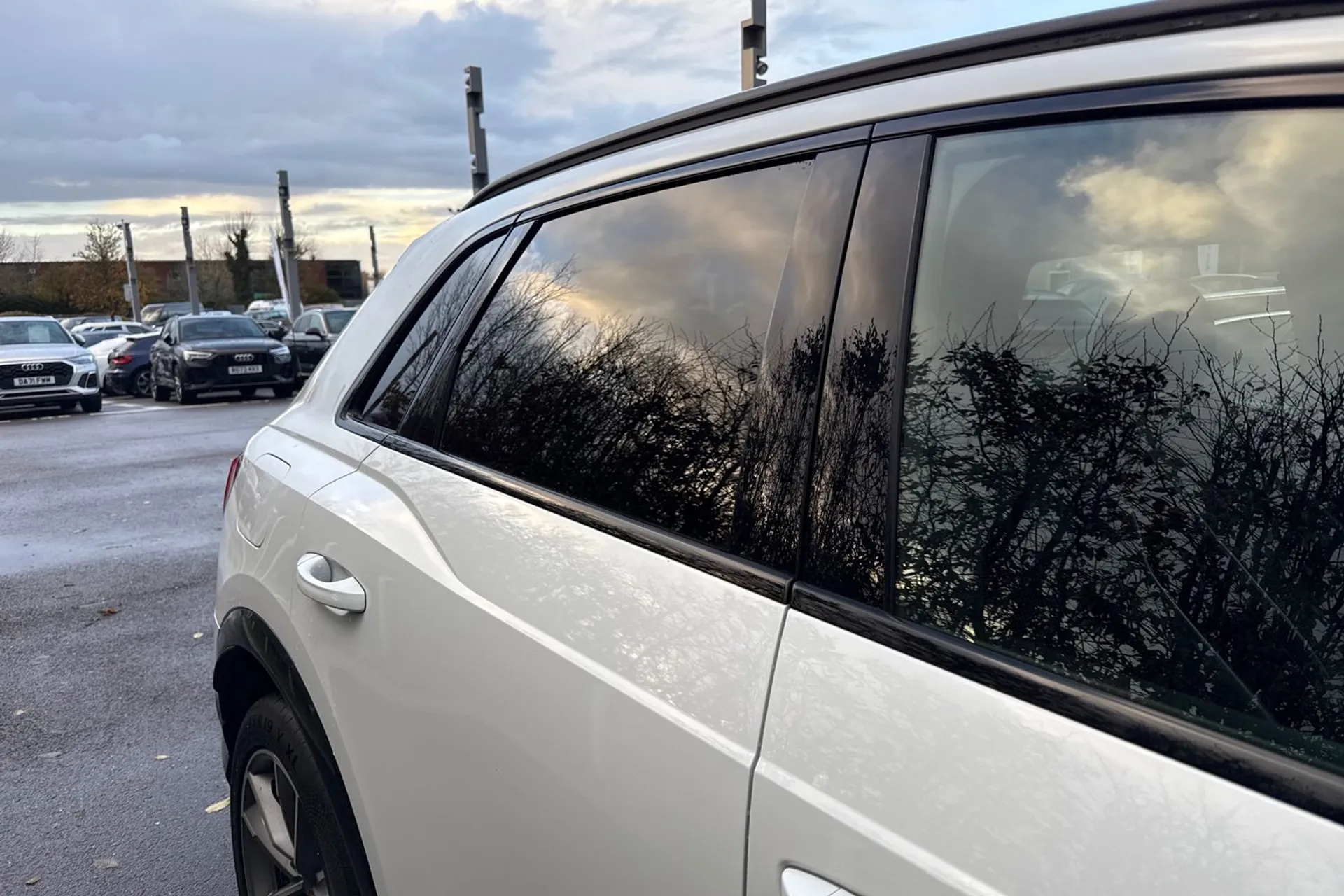 Audi Q3 thumbnail image number 16