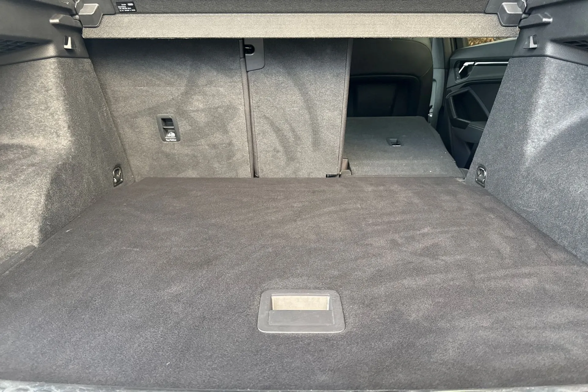 Audi Q3 thumbnail image number 23