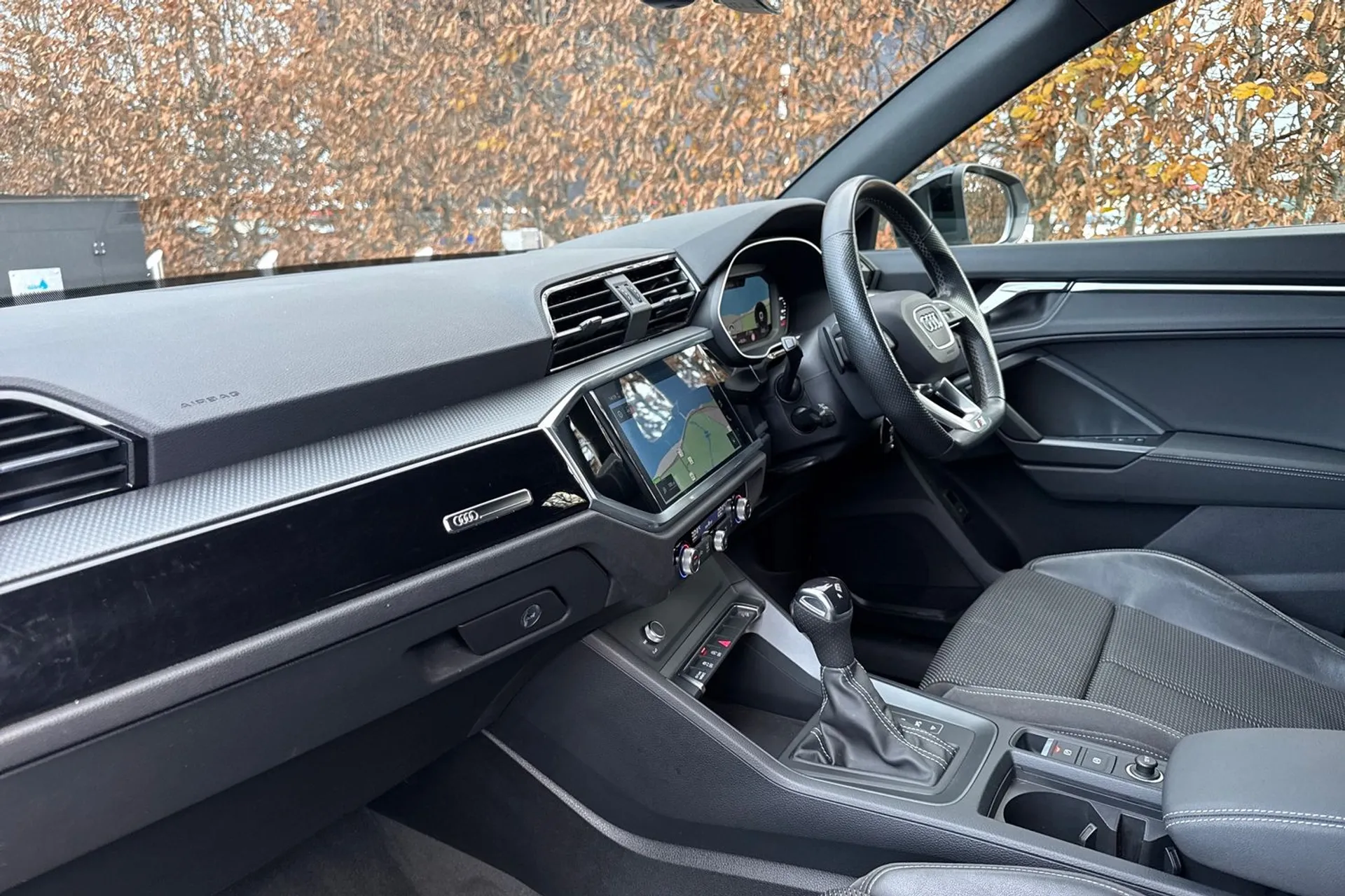 Audi Q3 thumbnail image number 36