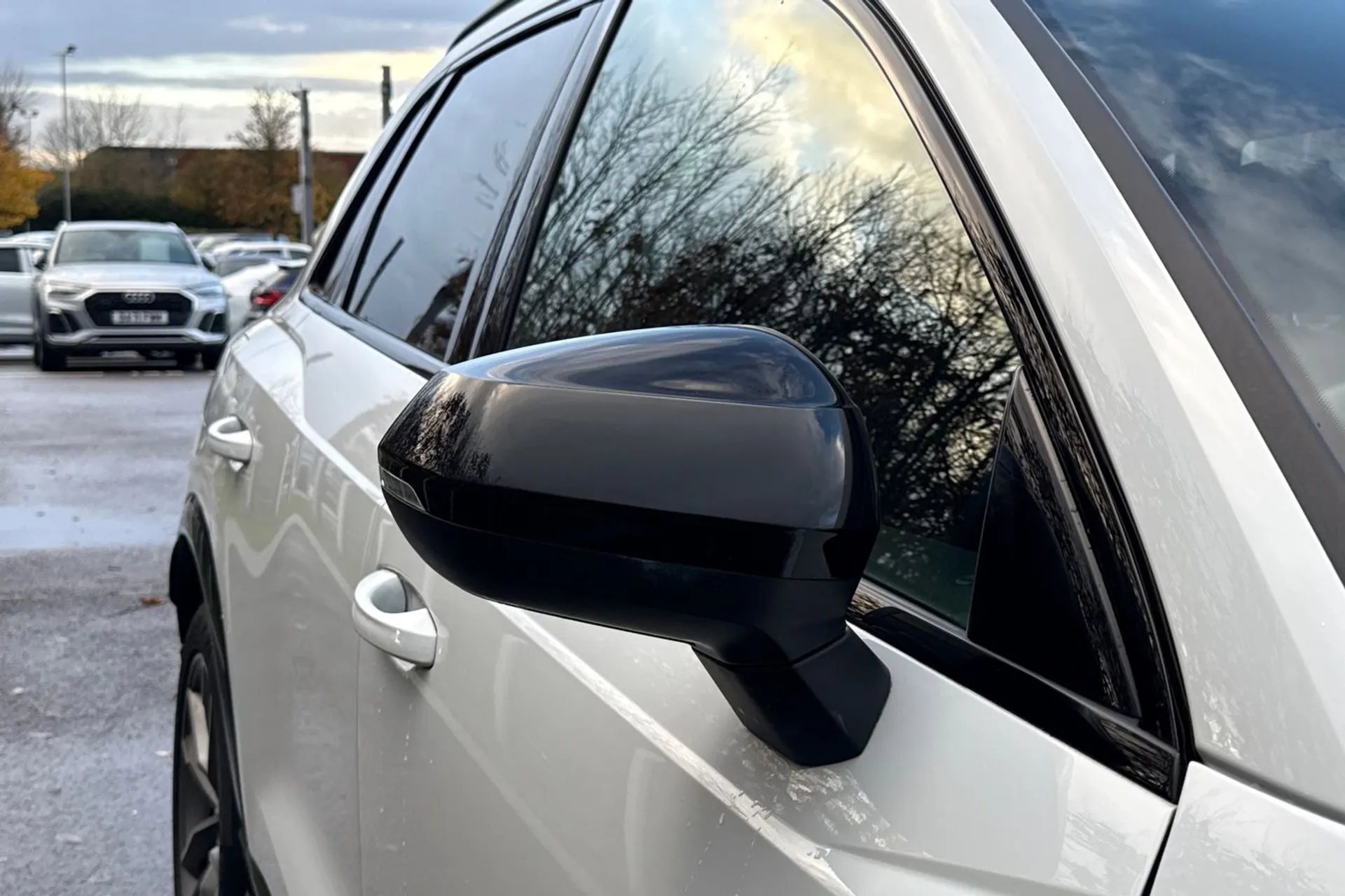 Audi Q3 thumbnail image number 15