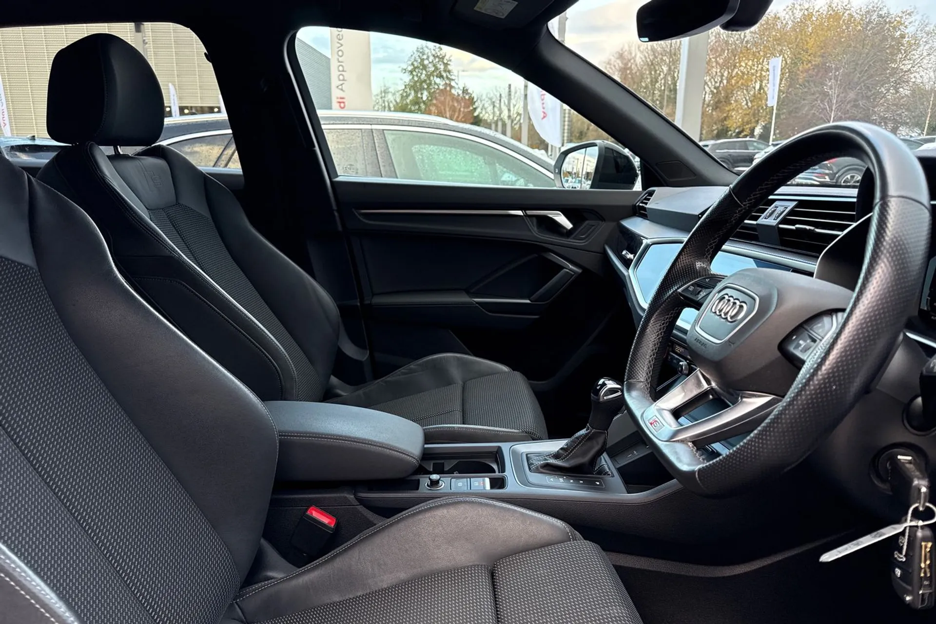 Audi Q3 thumbnail image number 32