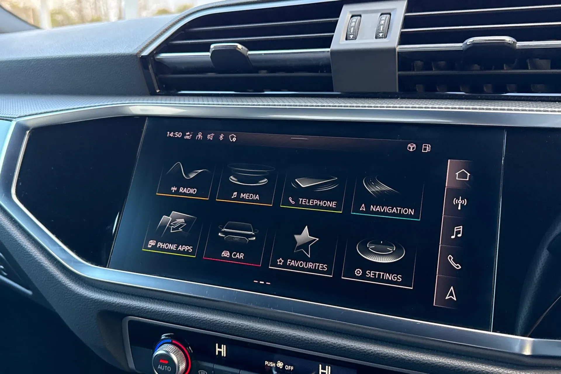 Audi Q3 thumbnail image number 29