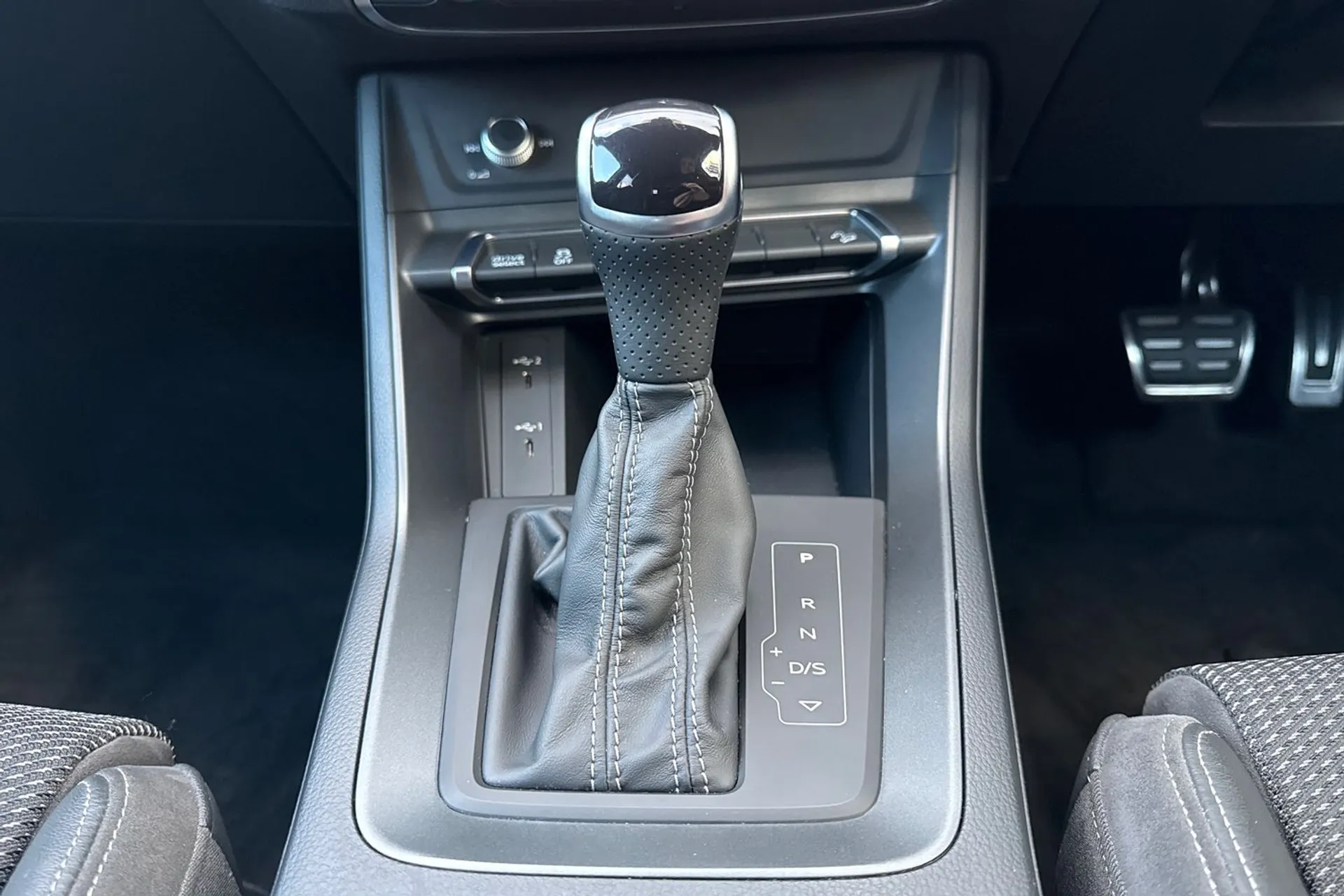 Audi Q3 thumbnail image number 46