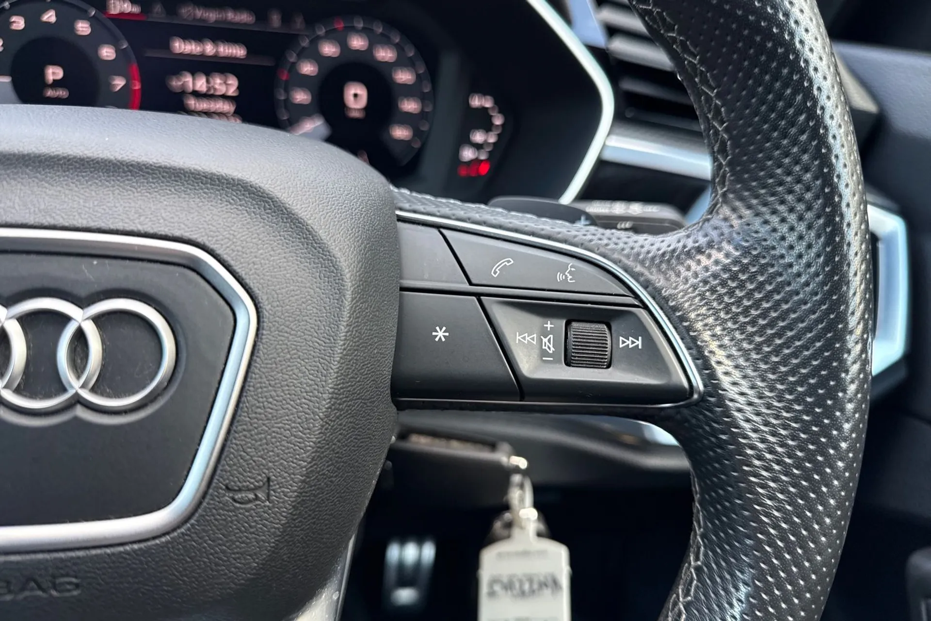 Audi Q3 thumbnail image number 48