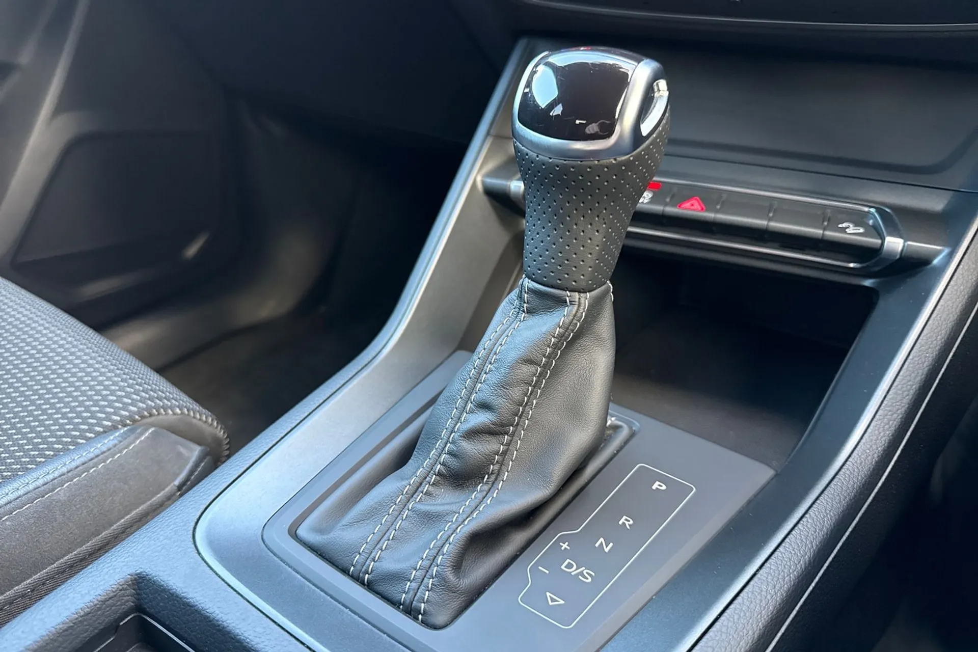 Audi Q3 thumbnail image number 31