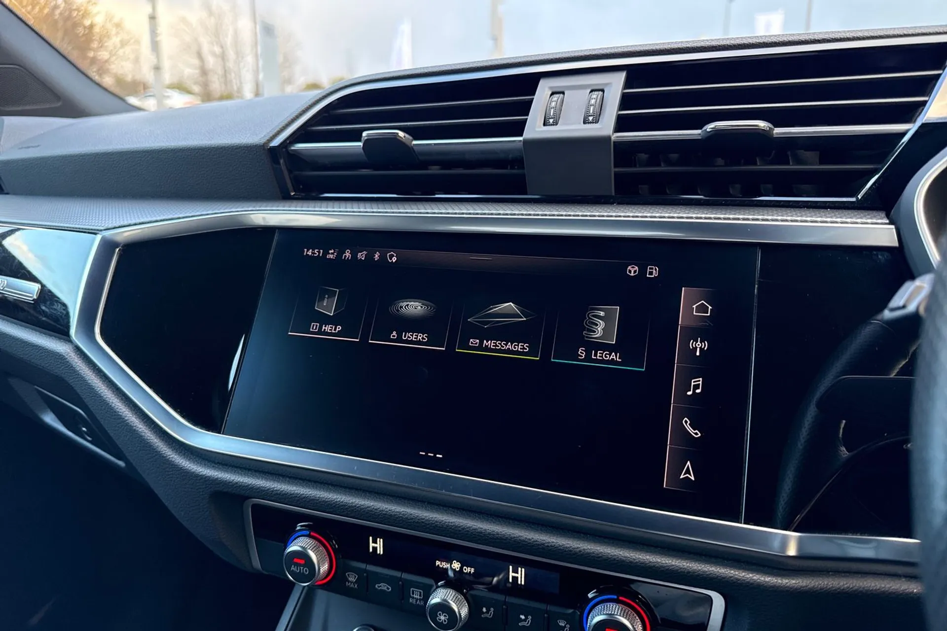 Audi Q3 thumbnail image number 38