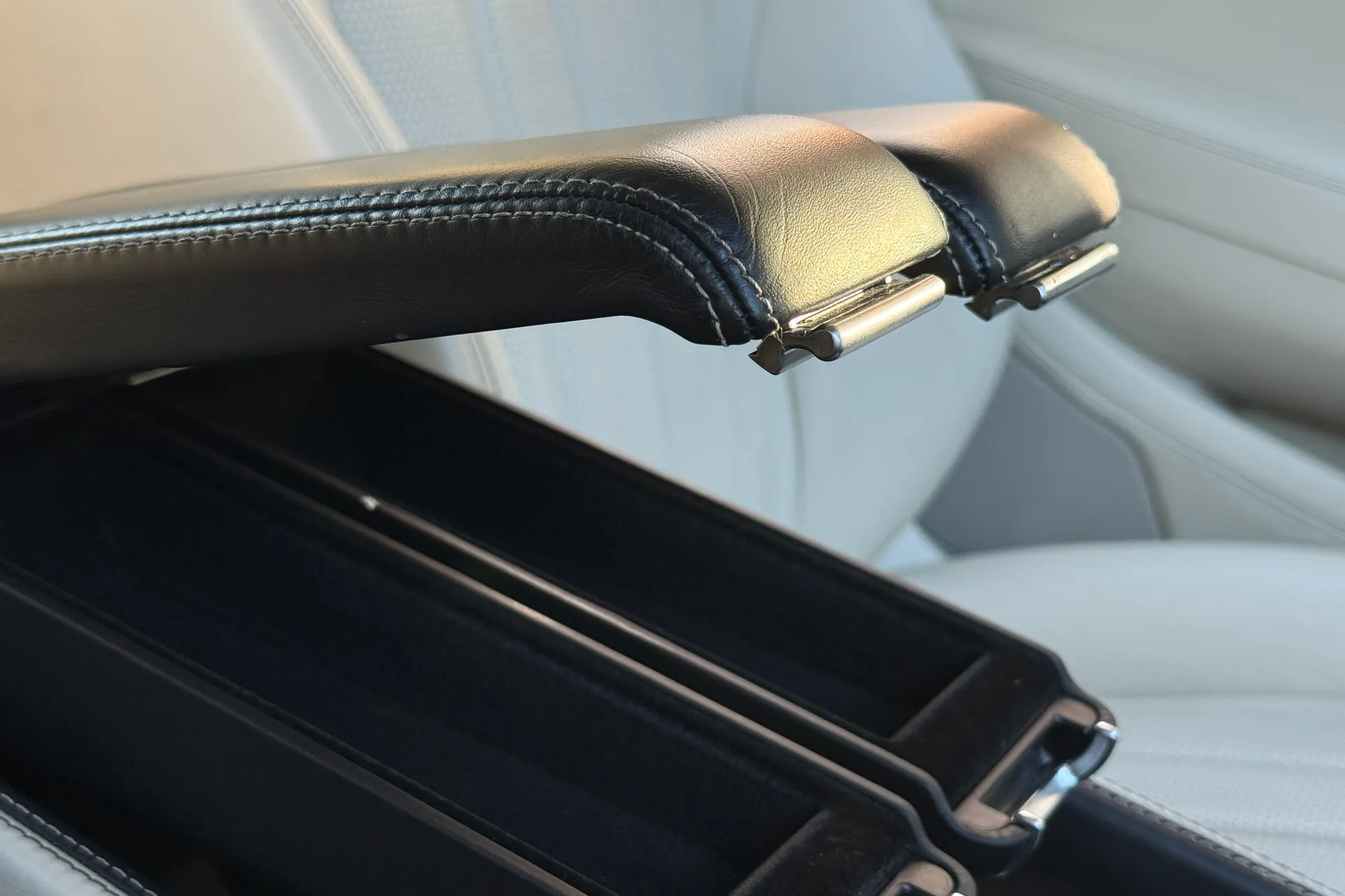 Bentley CONTINENTAL GTC thumbnail image number 31