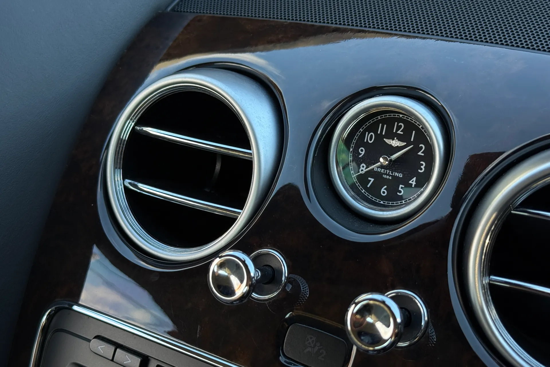 Bentley CONTINENTAL GTC thumbnail image number 29