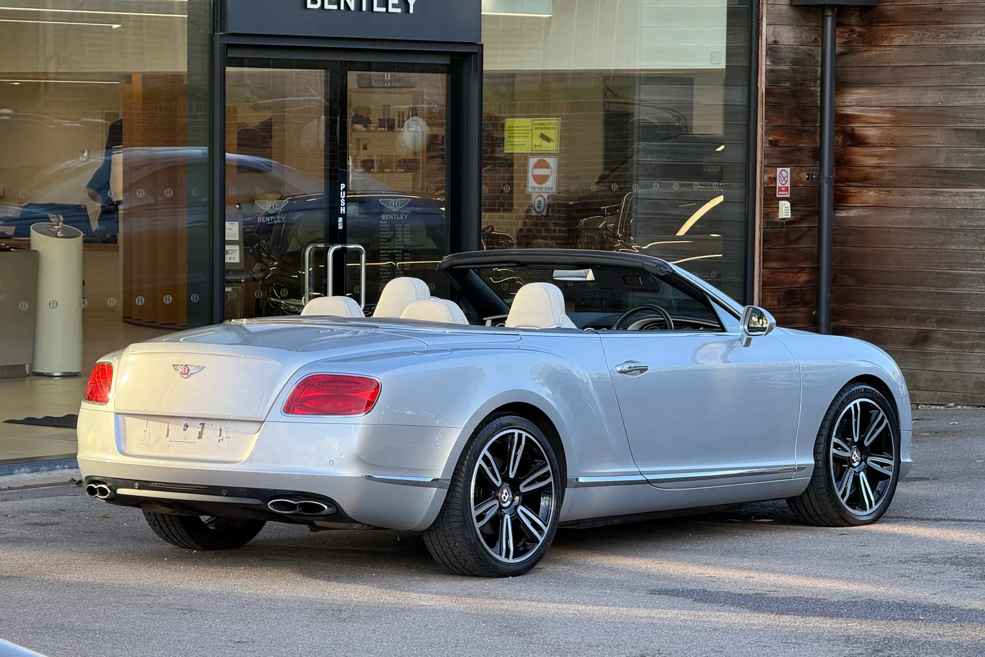 Bentley CONTINENTAL GTC thumbnail image number 8