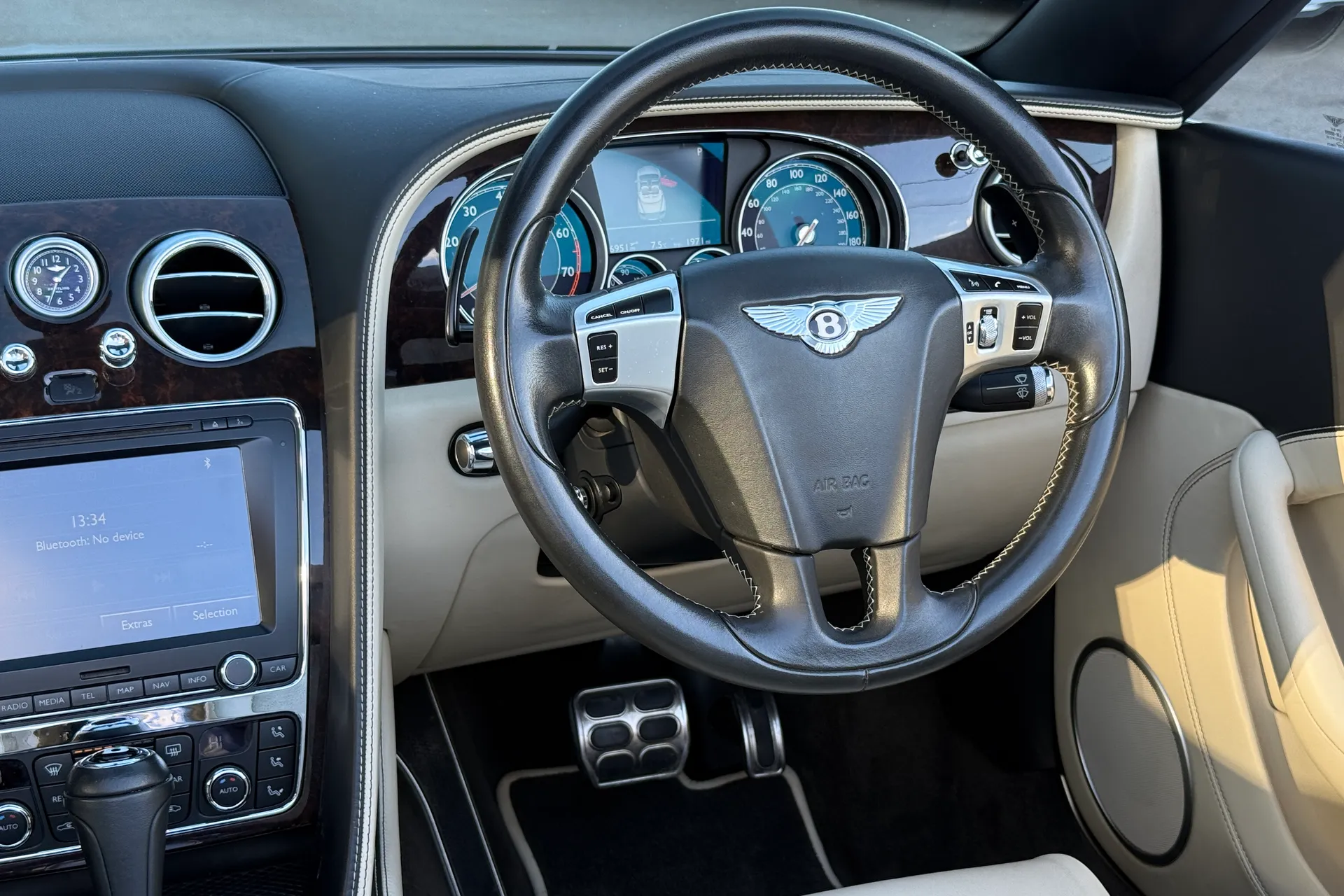 Bentley CONTINENTAL GTC thumbnail image number 20