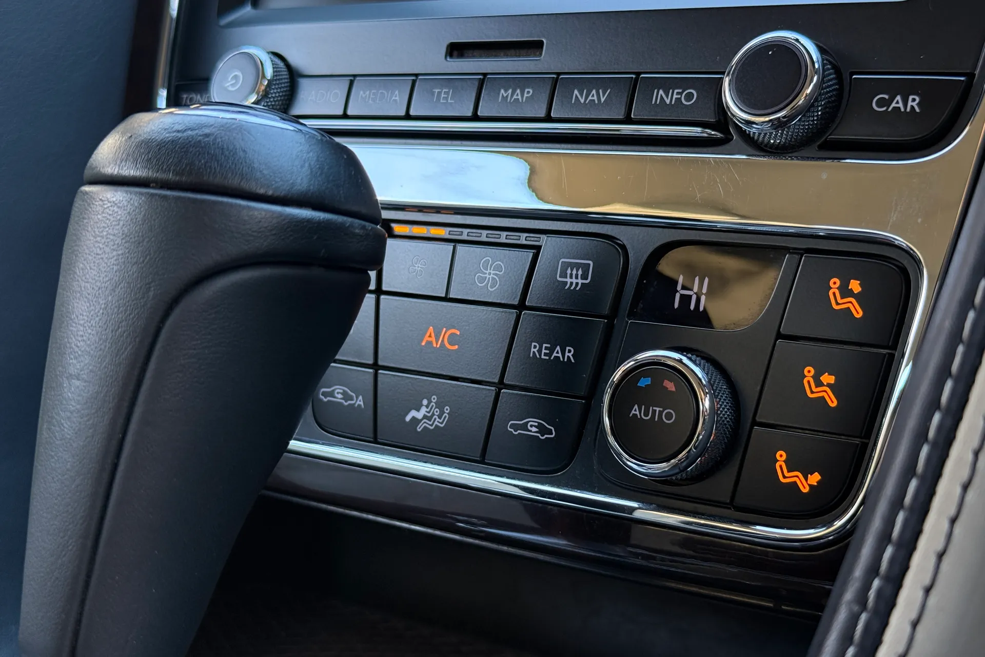 Bentley CONTINENTAL GTC thumbnail image number 28