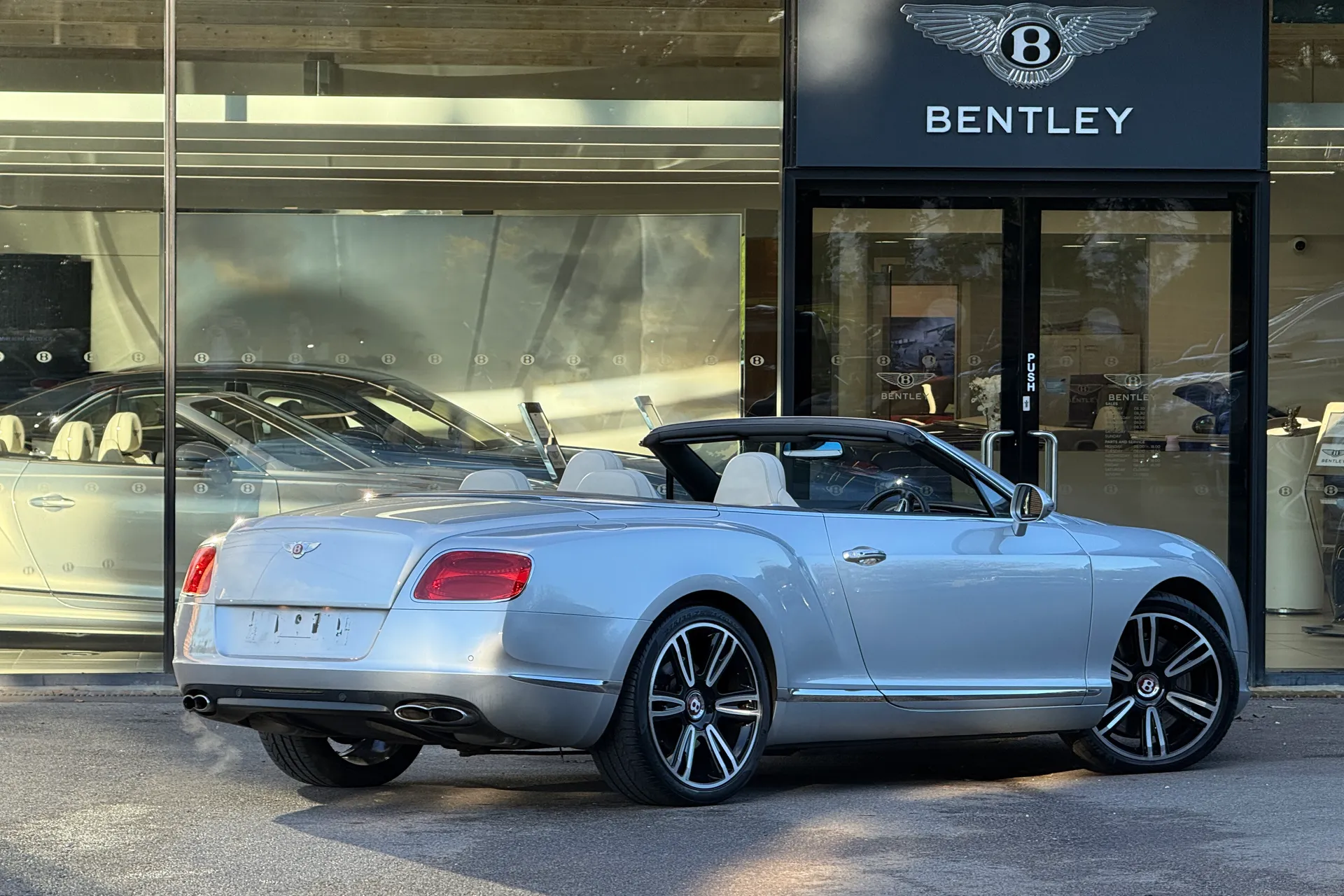 Bentley CONTINENTAL GTC thumbnail image number 23