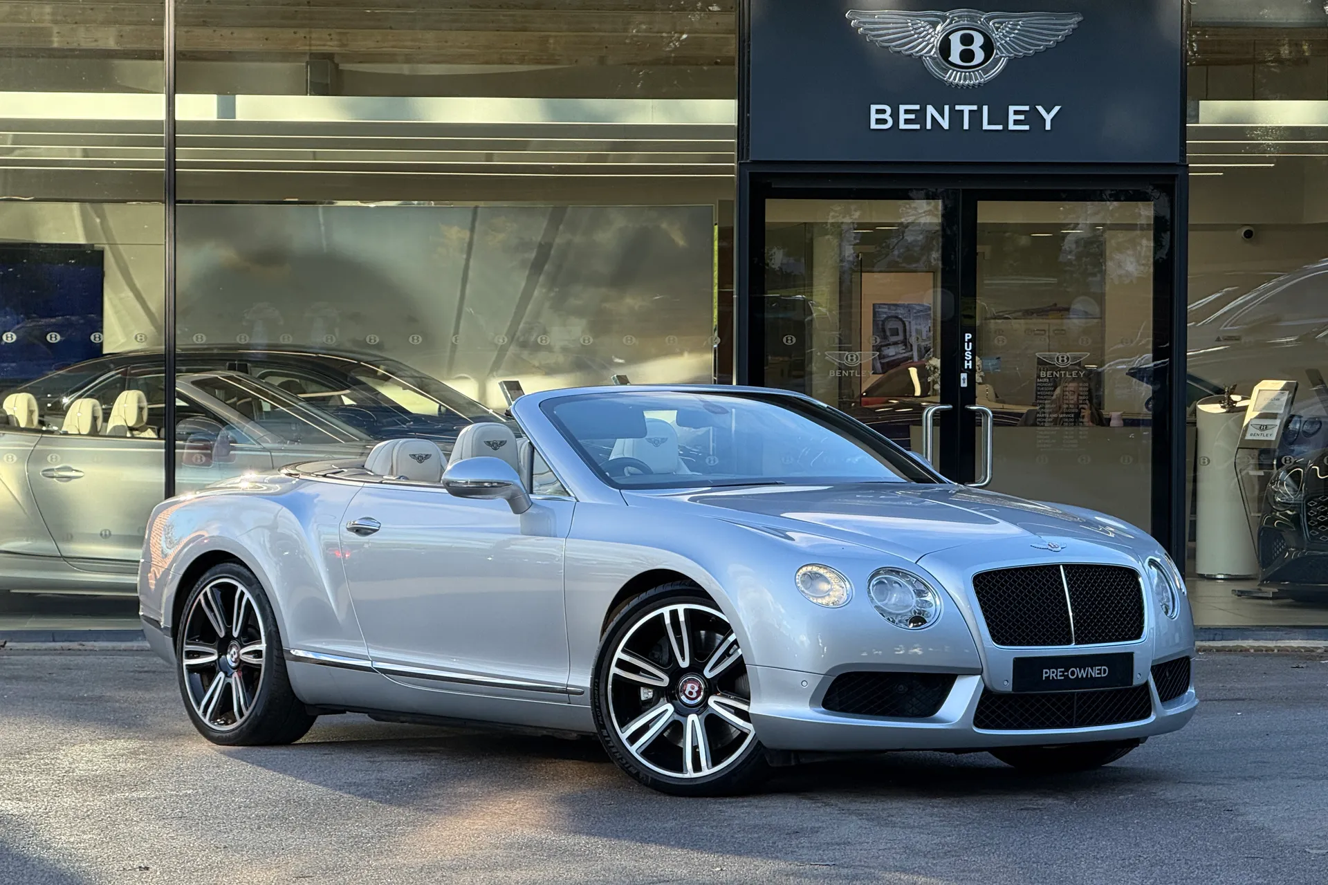 Bentley CONTINENTAL GTC focused image