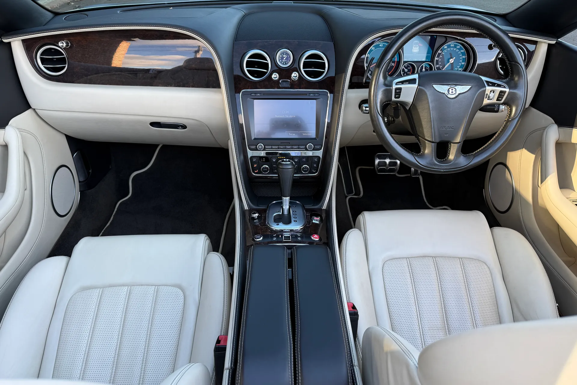 Bentley CONTINENTAL GTC thumbnail image number 17