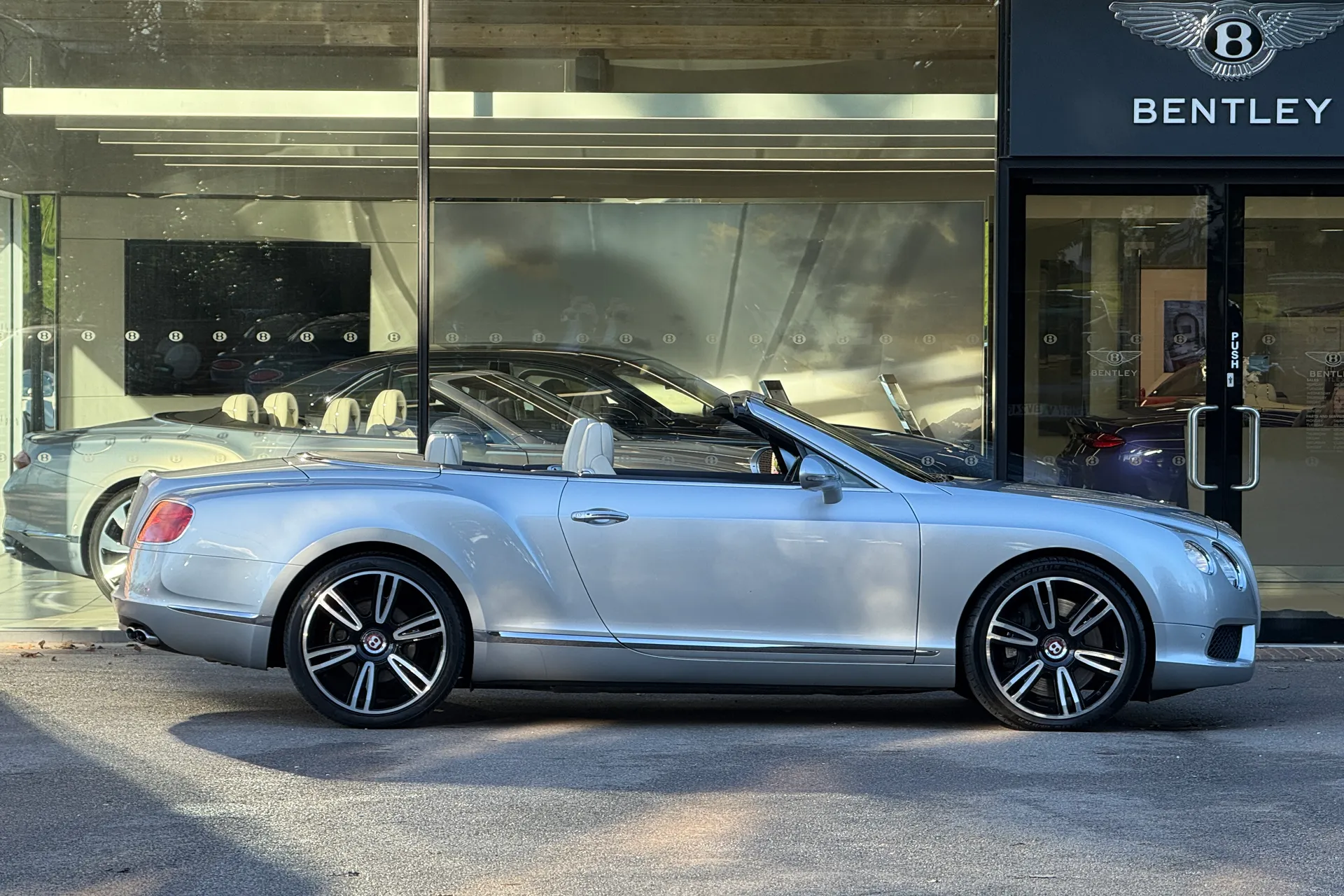 Bentley CONTINENTAL GTC thumbnail image number 5