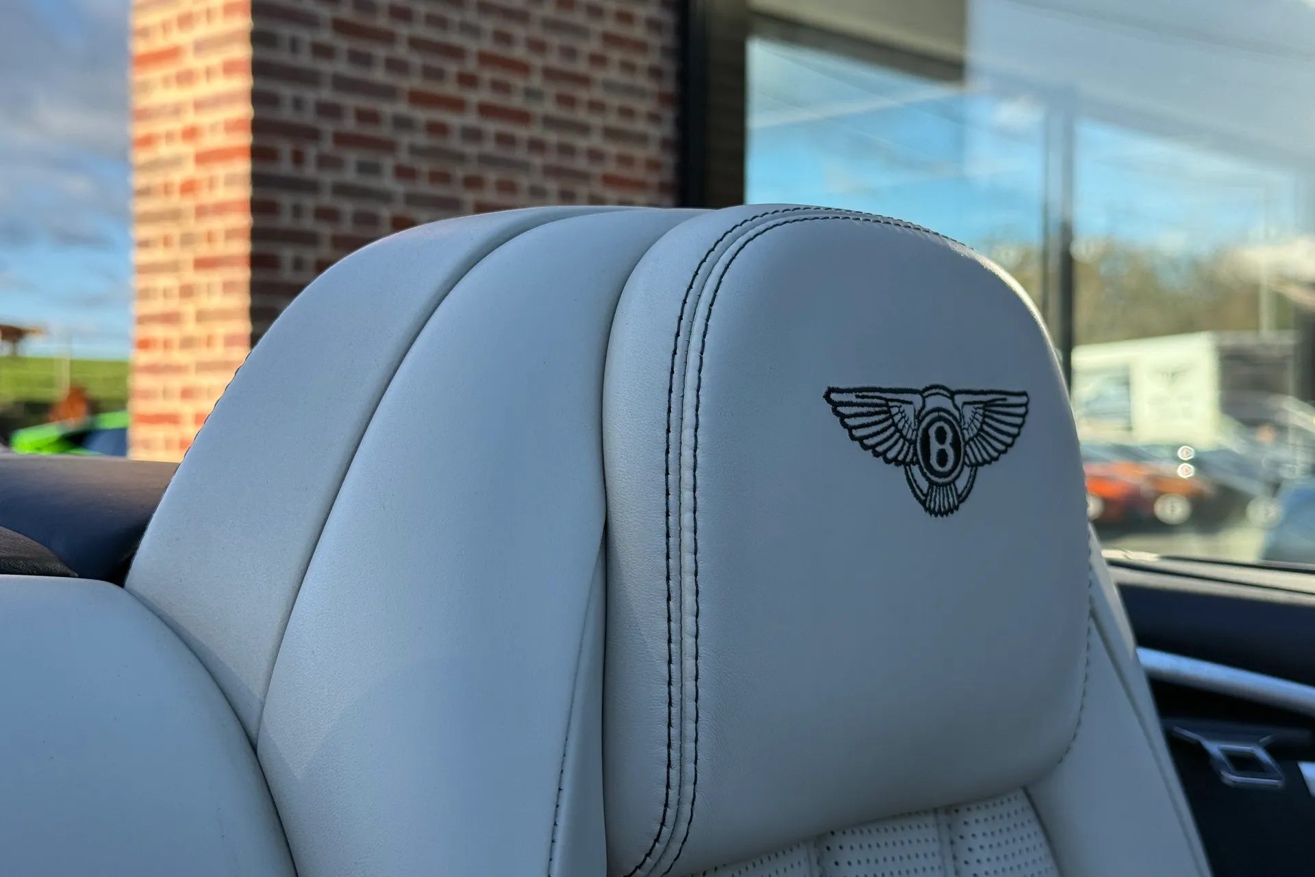 Bentley CONTINENTAL GTC thumbnail image number 18