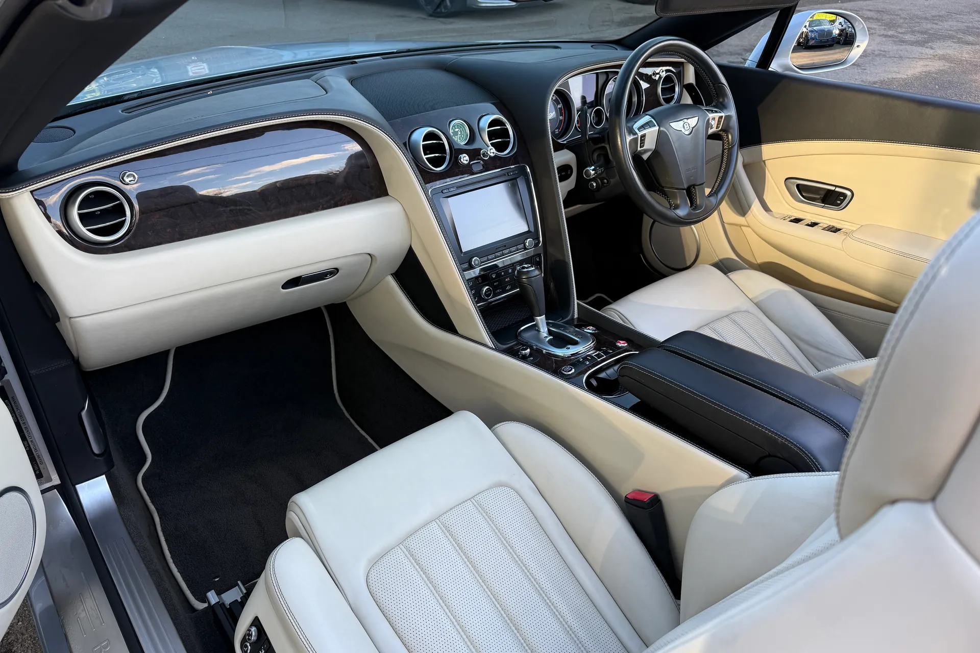 Bentley CONTINENTAL GTC thumbnail image number 14