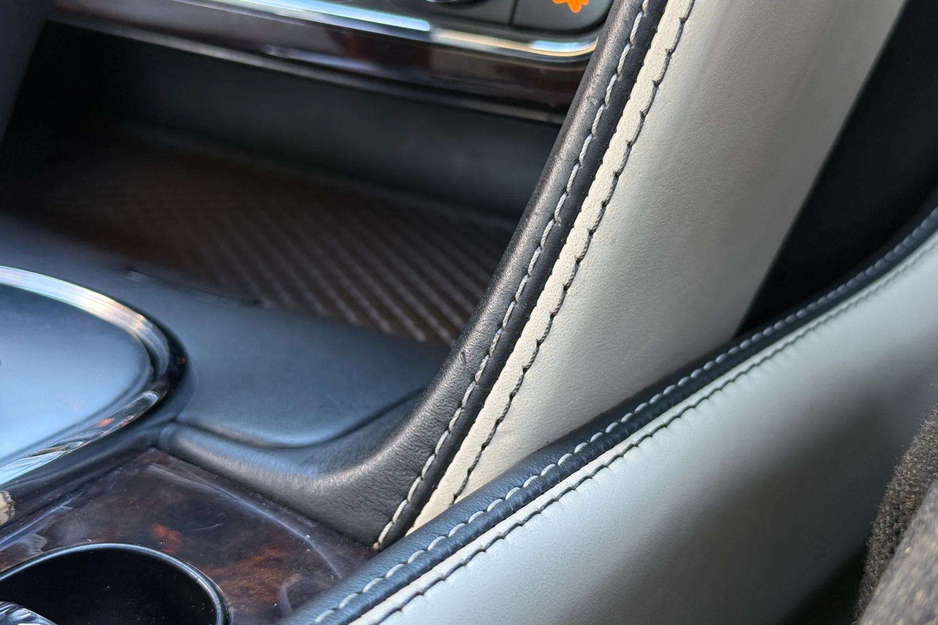 Bentley CONTINENTAL GTC thumbnail image number 33