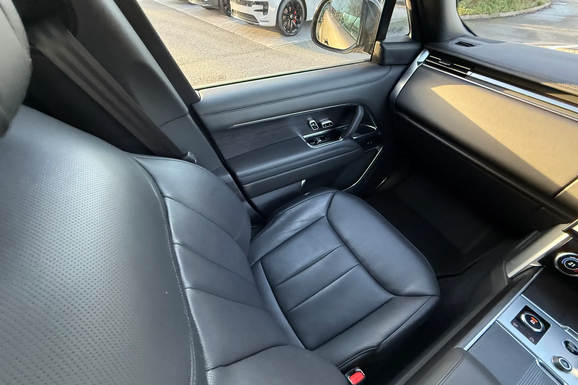 LAND ROVER RANGE ROVER thumbnail image number 12