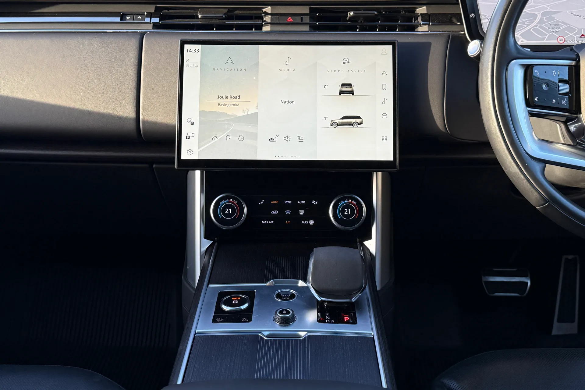 LAND ROVER RANGE ROVER thumbnail image number 15