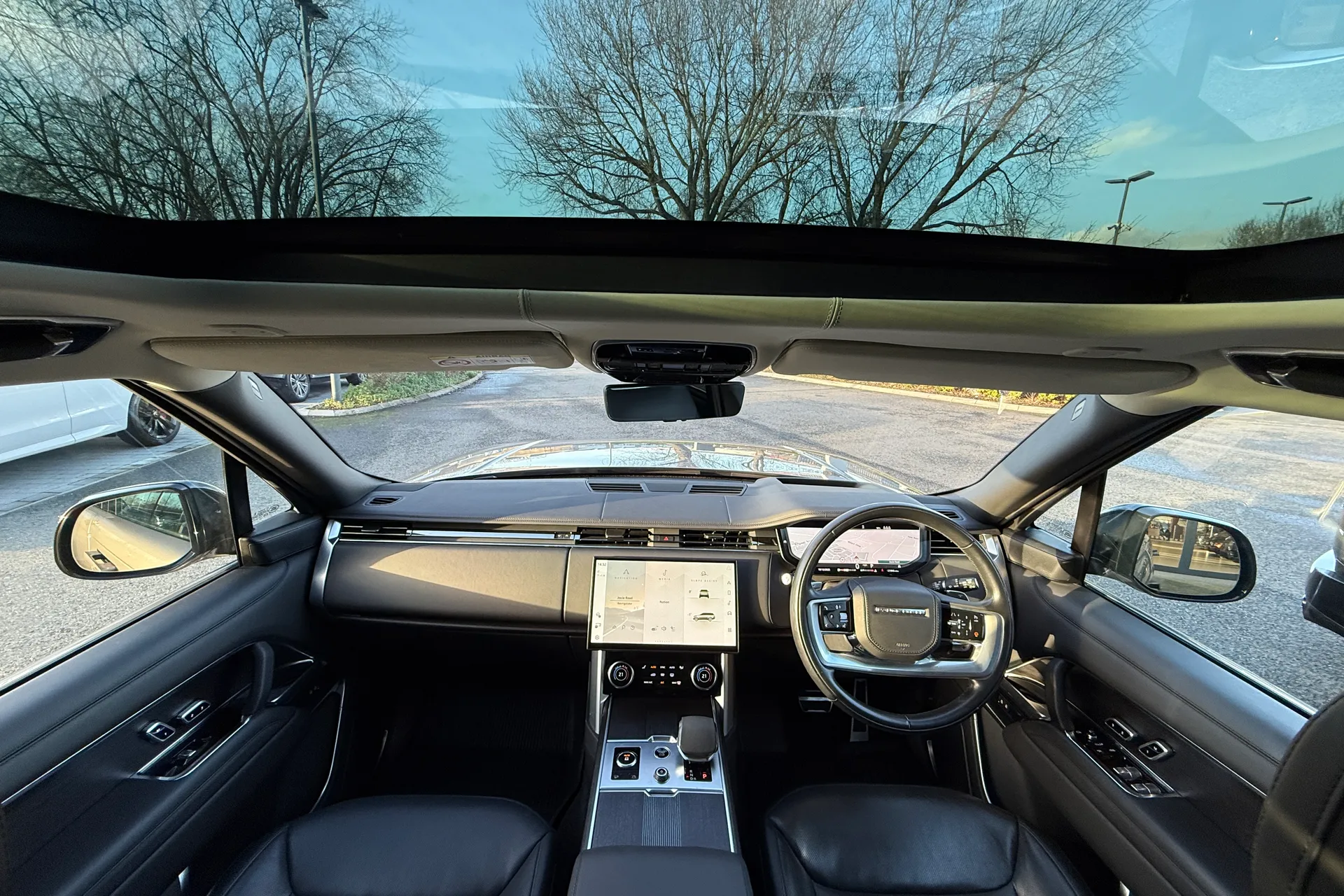 LAND ROVER RANGE ROVER thumbnail image number 3