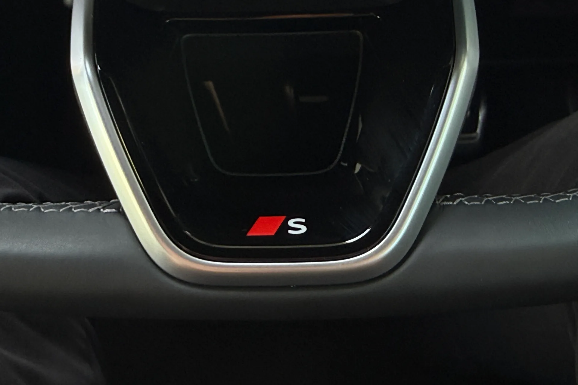 Audi A6 thumbnail image number 14