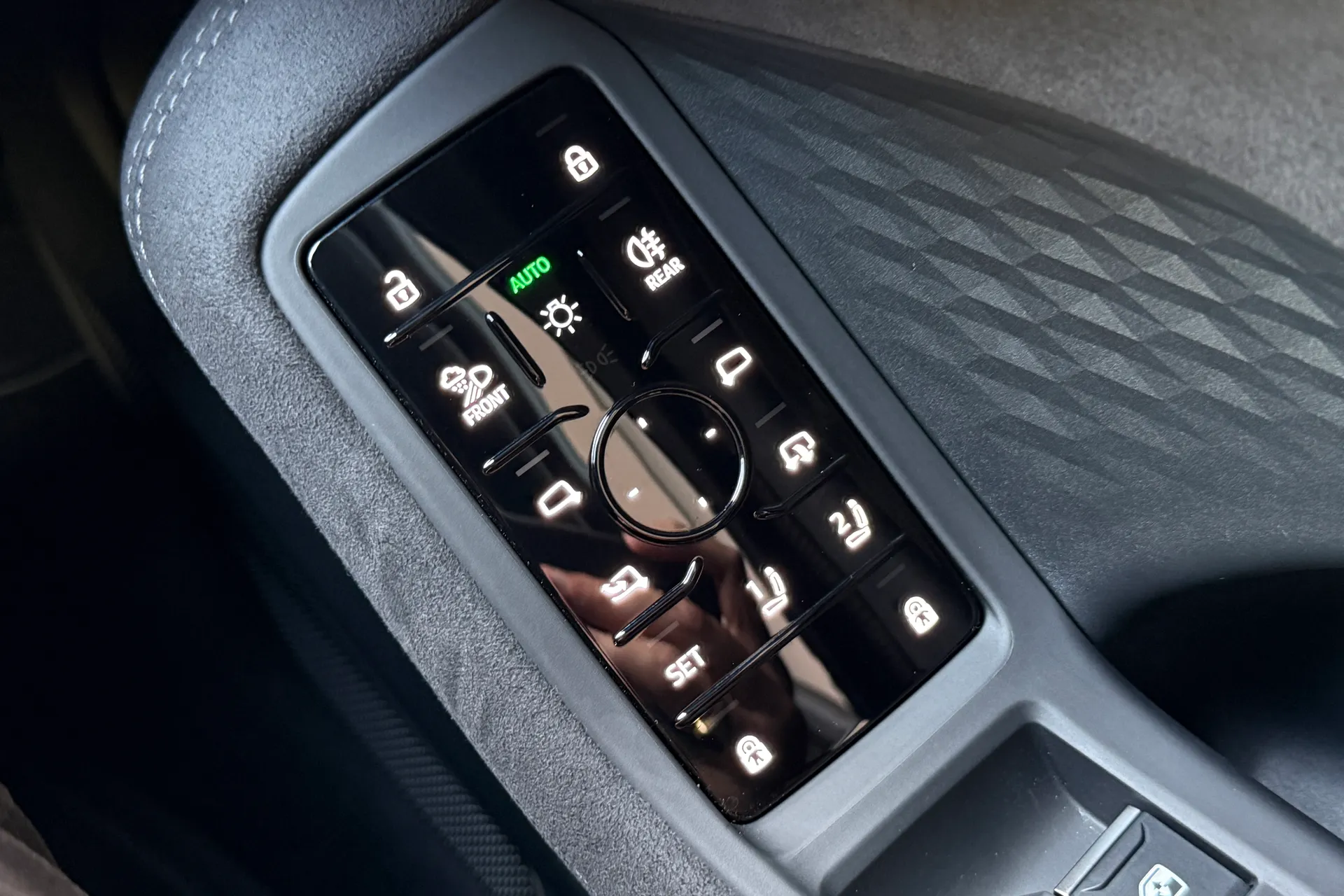 Audi A6 thumbnail image number 28