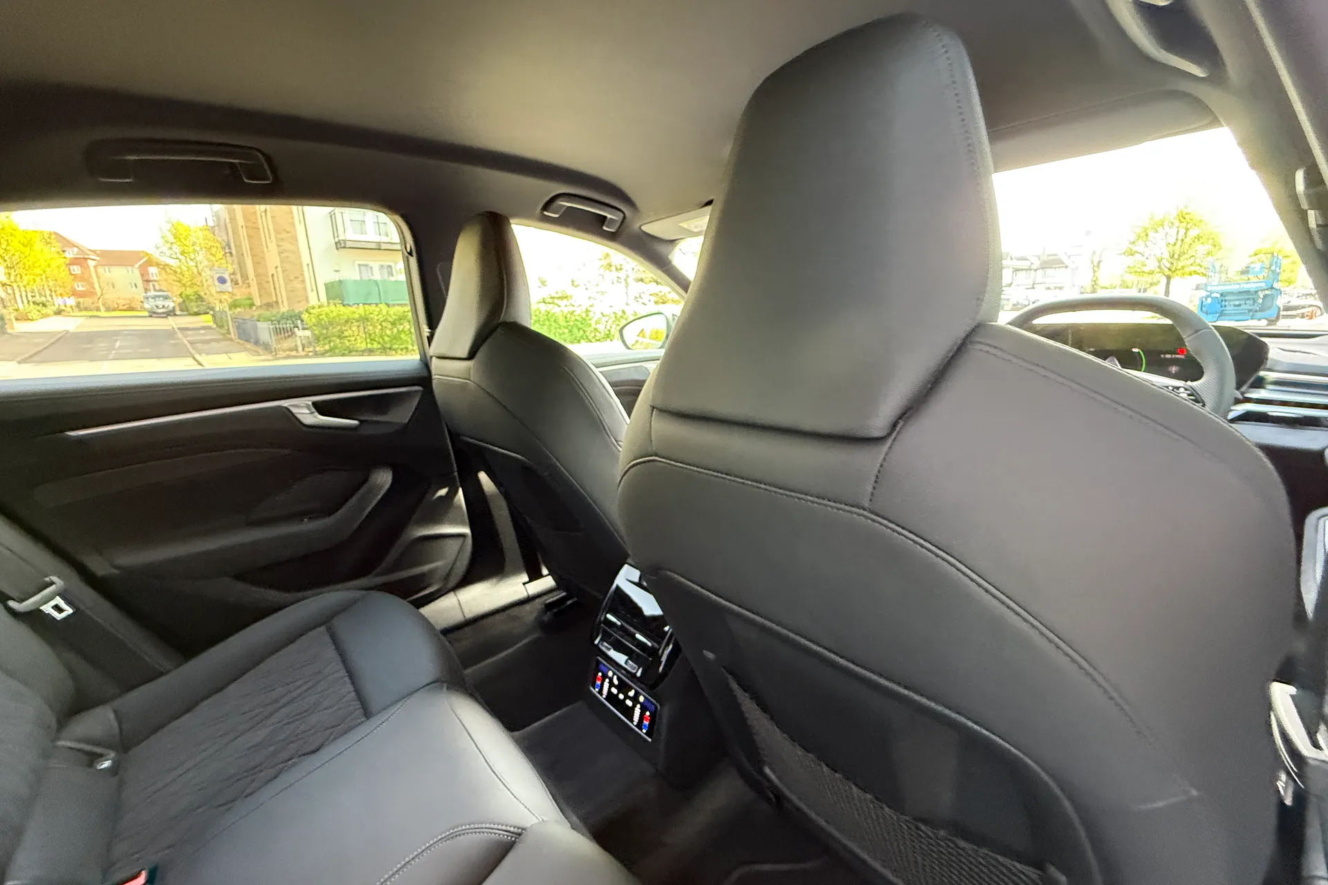 Audi A6 thumbnail image number 38