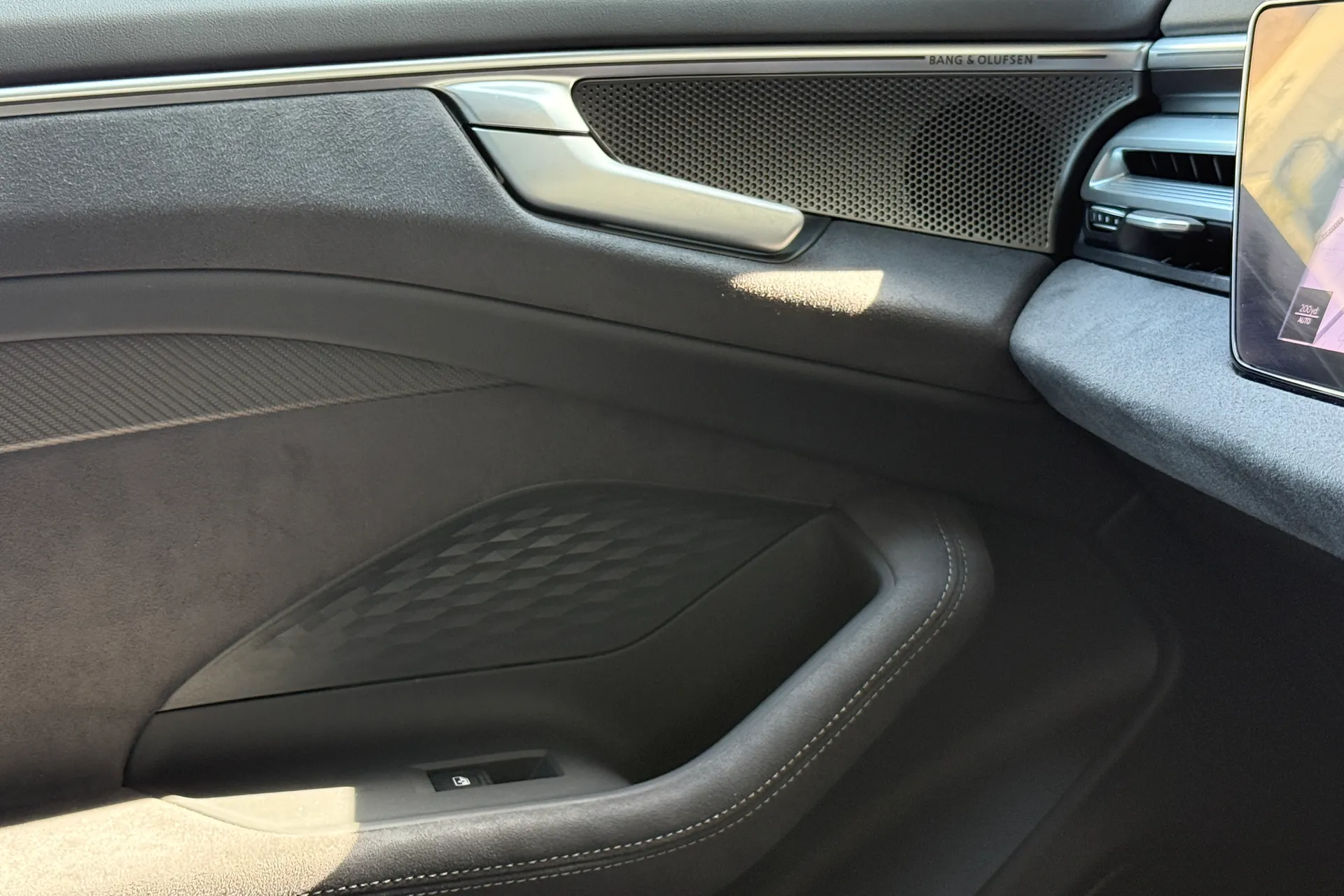 Audi A6 thumbnail image number 19