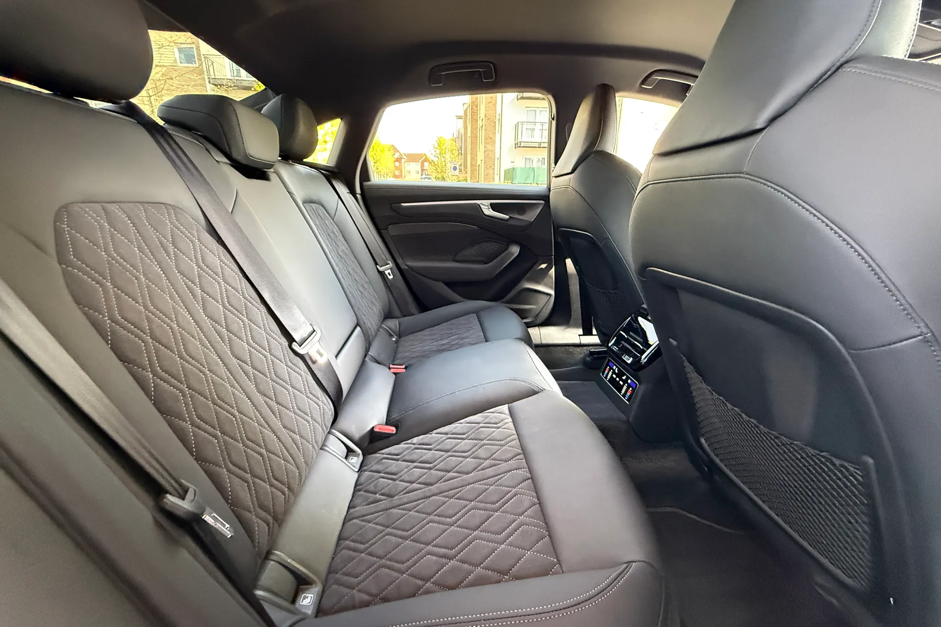 Audi A6 thumbnail image number 39