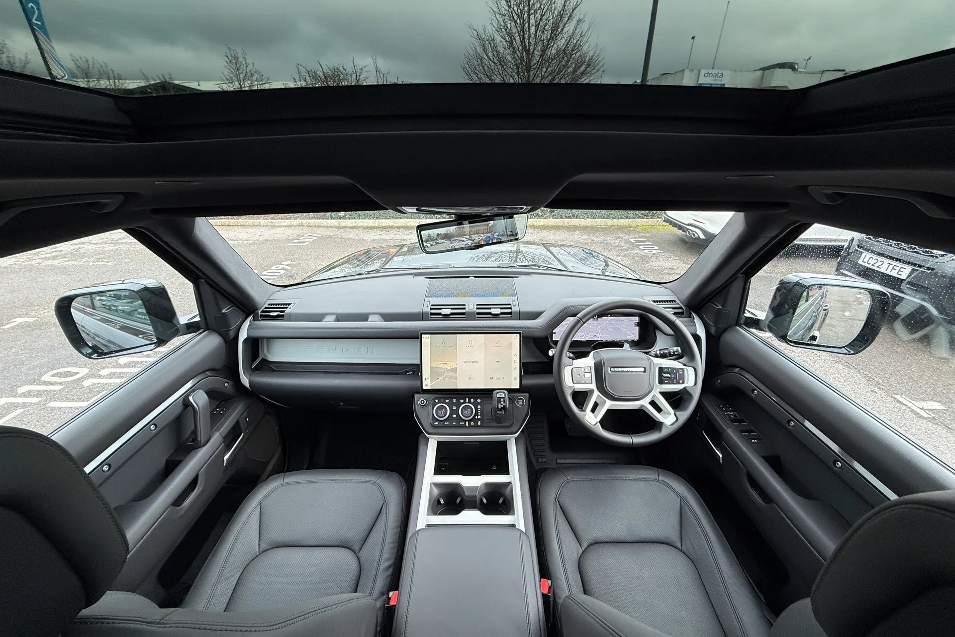 LAND ROVER Defender 130 thumbnail image number 3