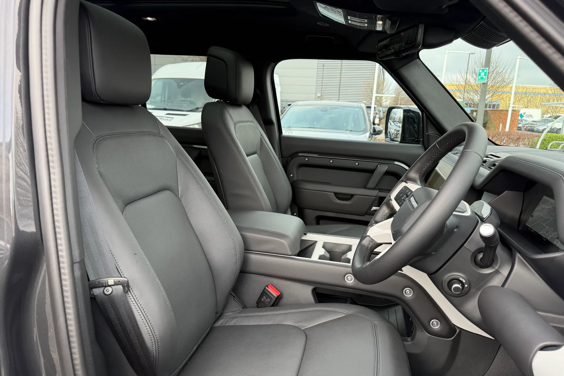 LAND ROVER Defender 130 thumbnail image number 34