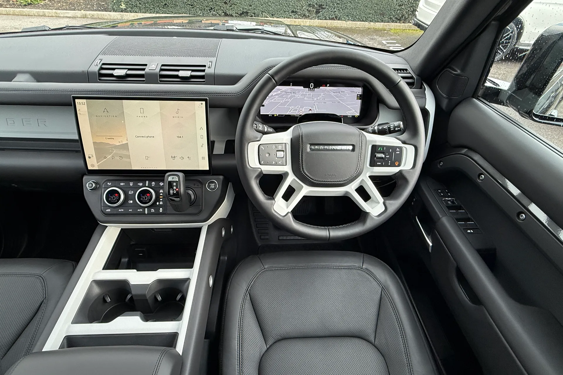 LAND ROVER Defender 130 thumbnail image number 24