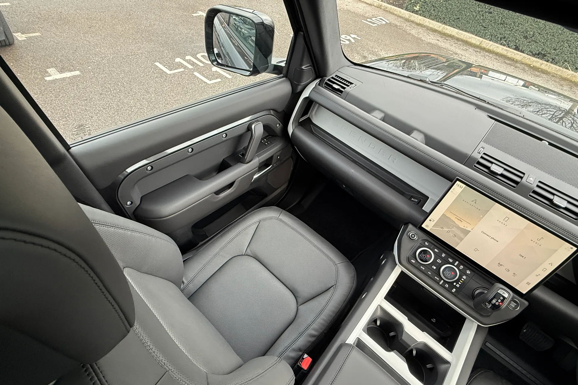 LAND ROVER Defender 130 thumbnail image number 18