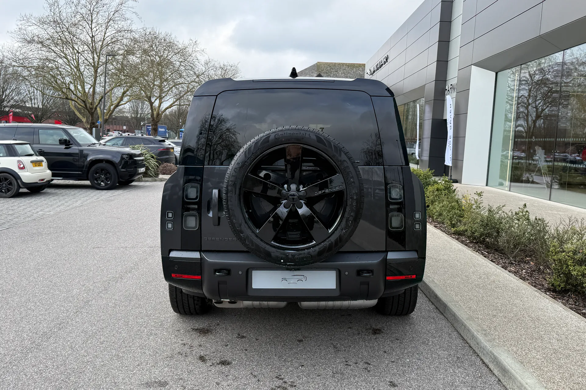 LAND ROVER Defender 130 thumbnail image number 13