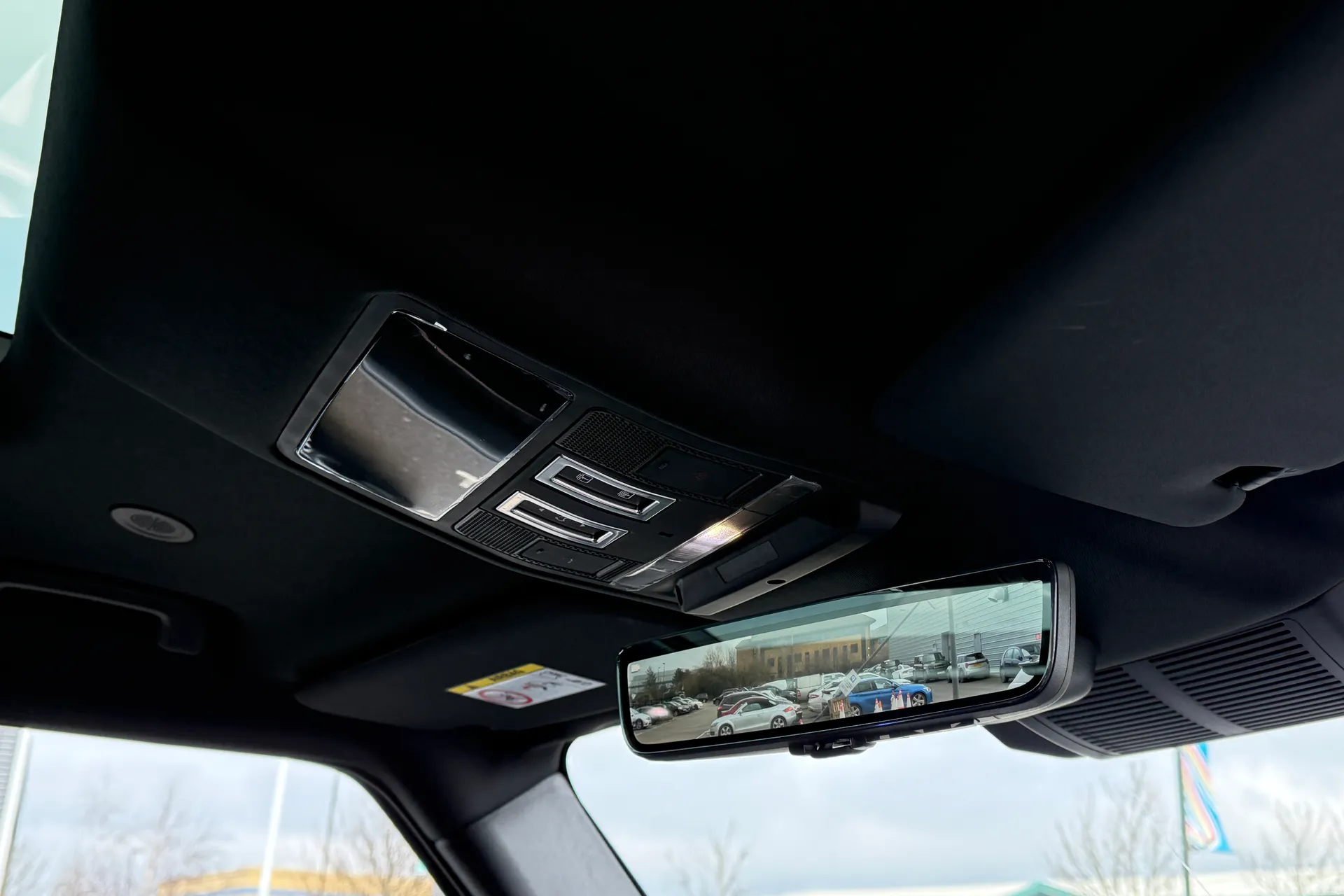 LAND ROVER Defender 130 thumbnail image number 22