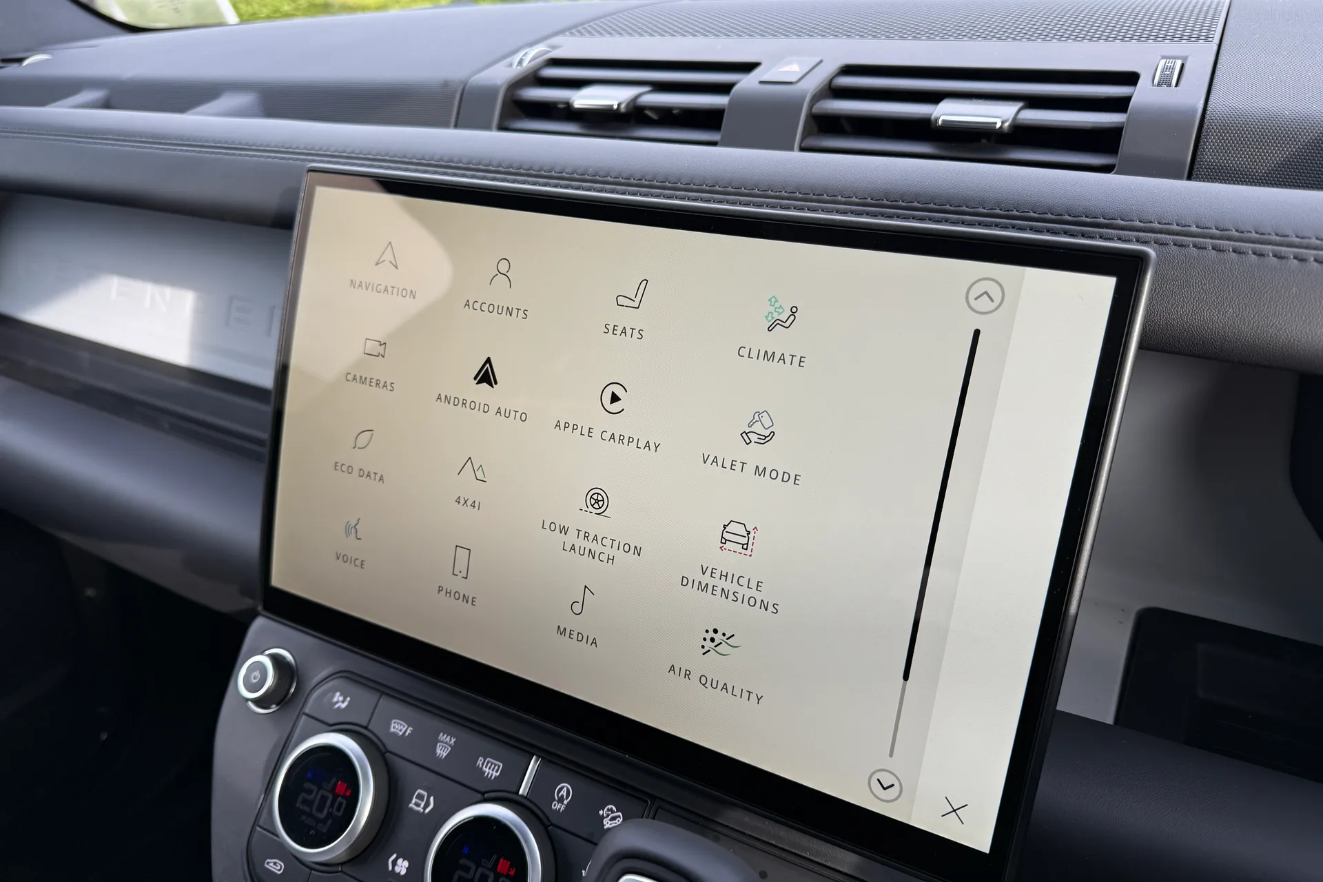 LAND ROVER Defender 130 thumbnail image number 40