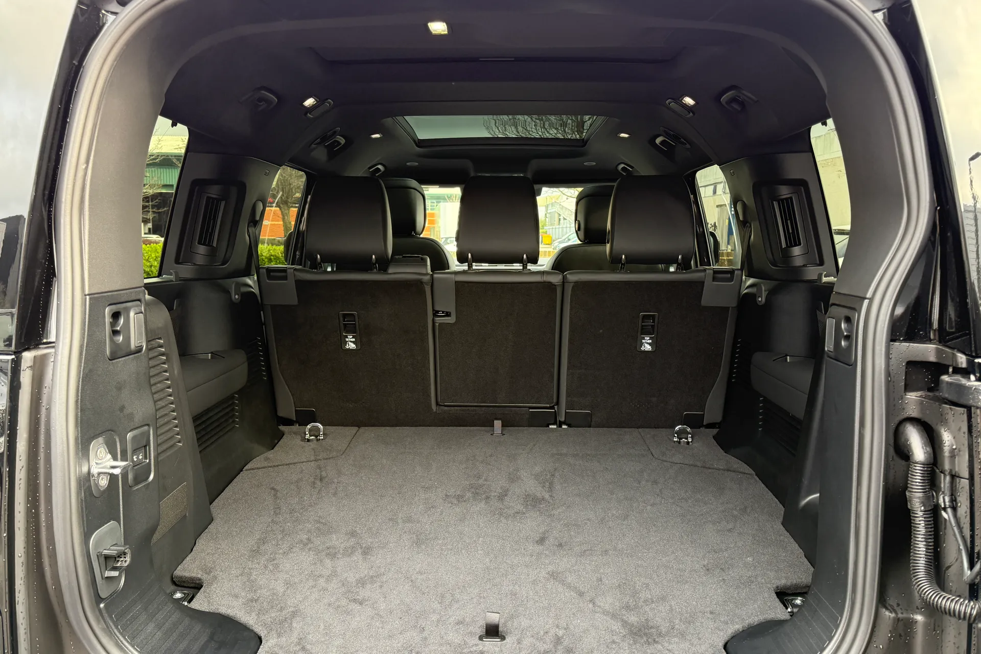 LAND ROVER Defender 130 thumbnail image number 30