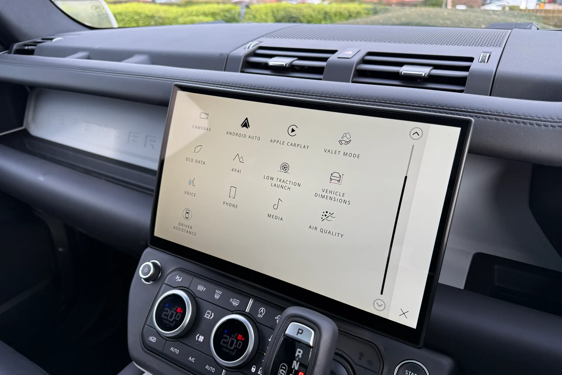 LAND ROVER Defender 130 thumbnail image number 41