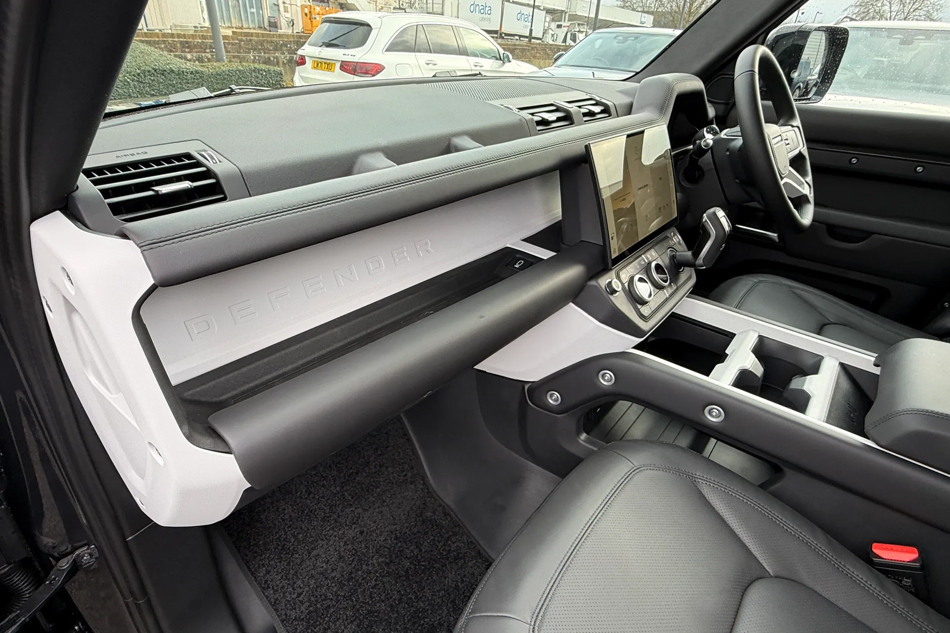 LAND ROVER Defender 130 thumbnail image number 36