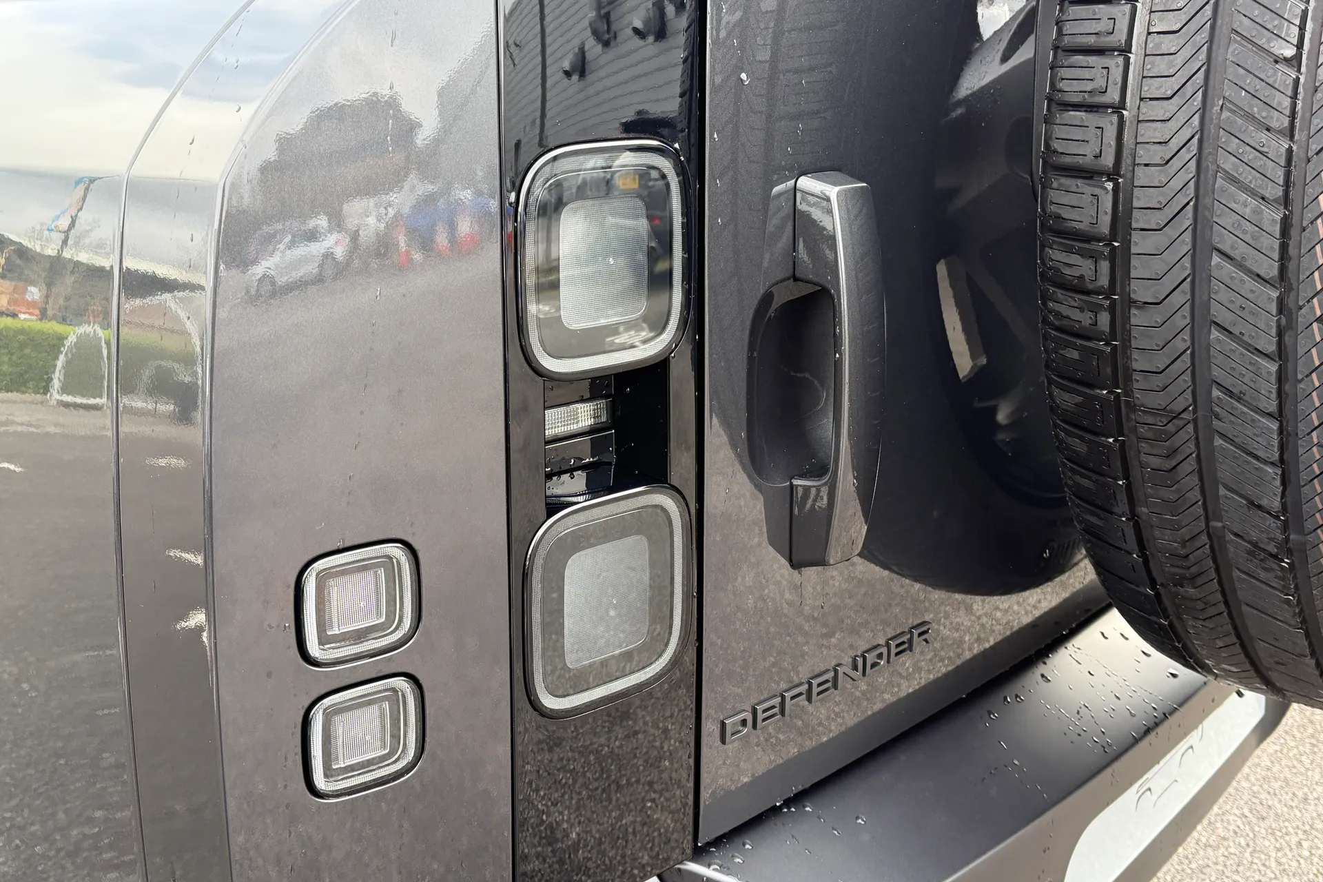 LAND ROVER Defender 130 thumbnail image number 27