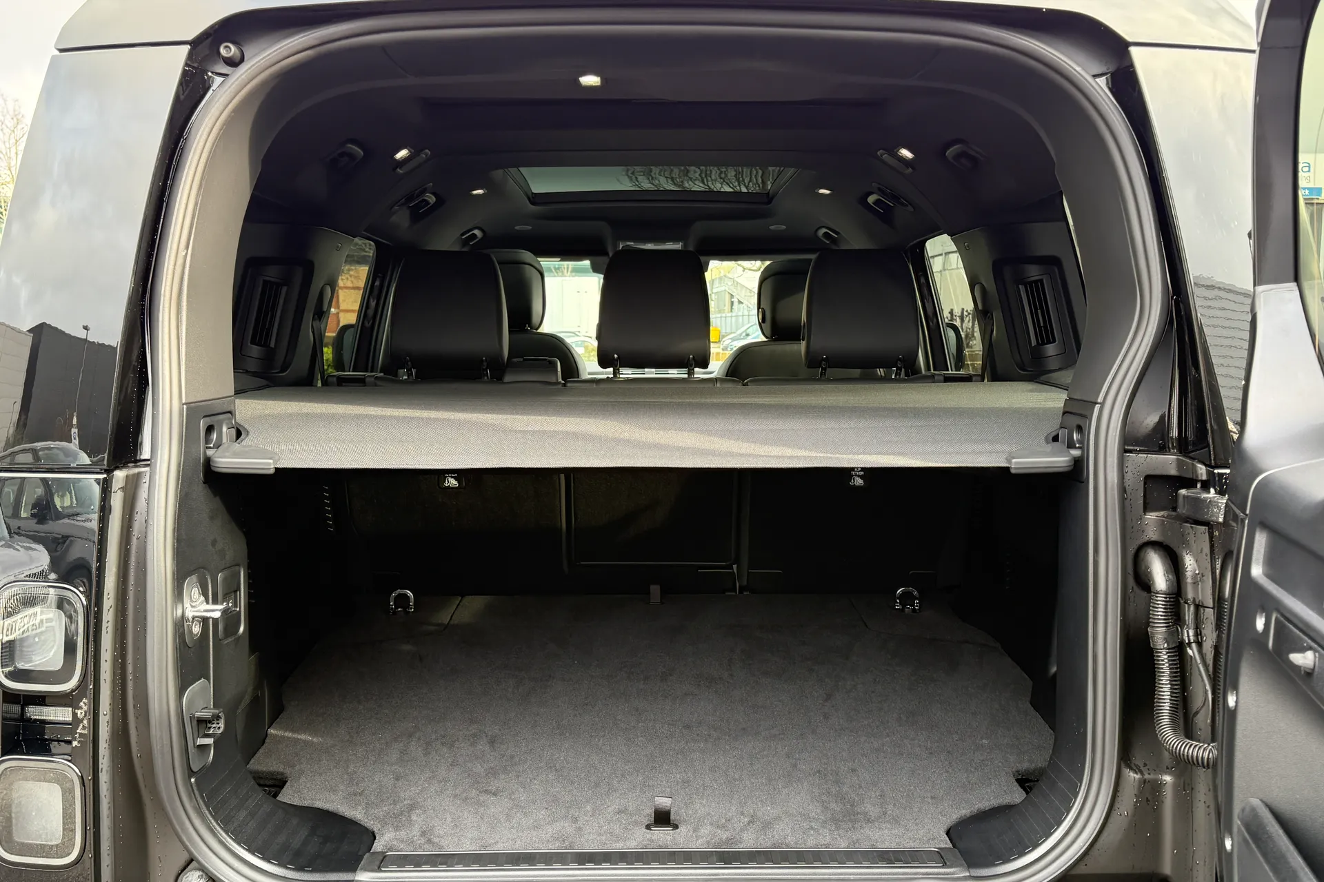 LAND ROVER Defender 130 thumbnail image number 29