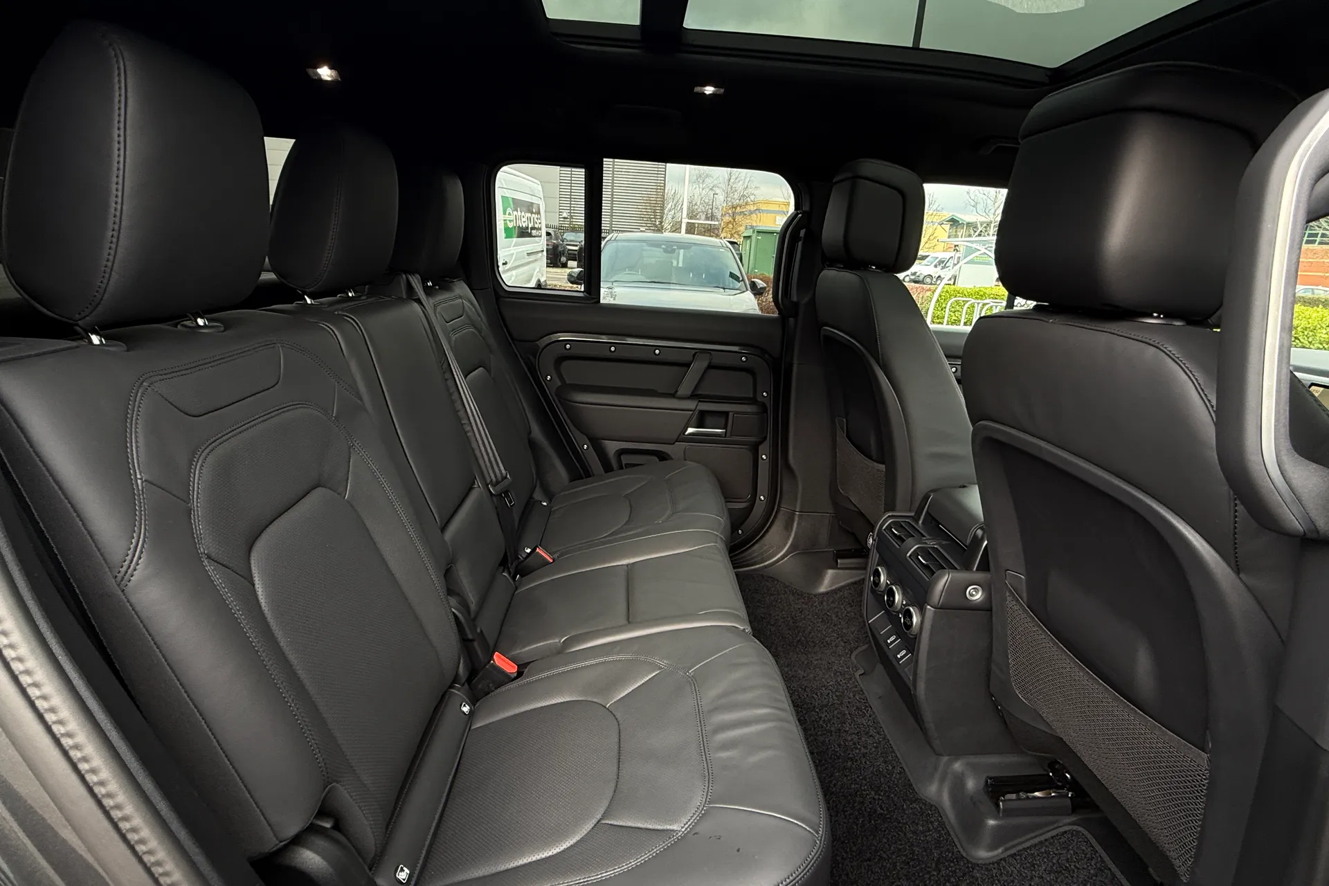 LAND ROVER Defender 130 thumbnail image number 31