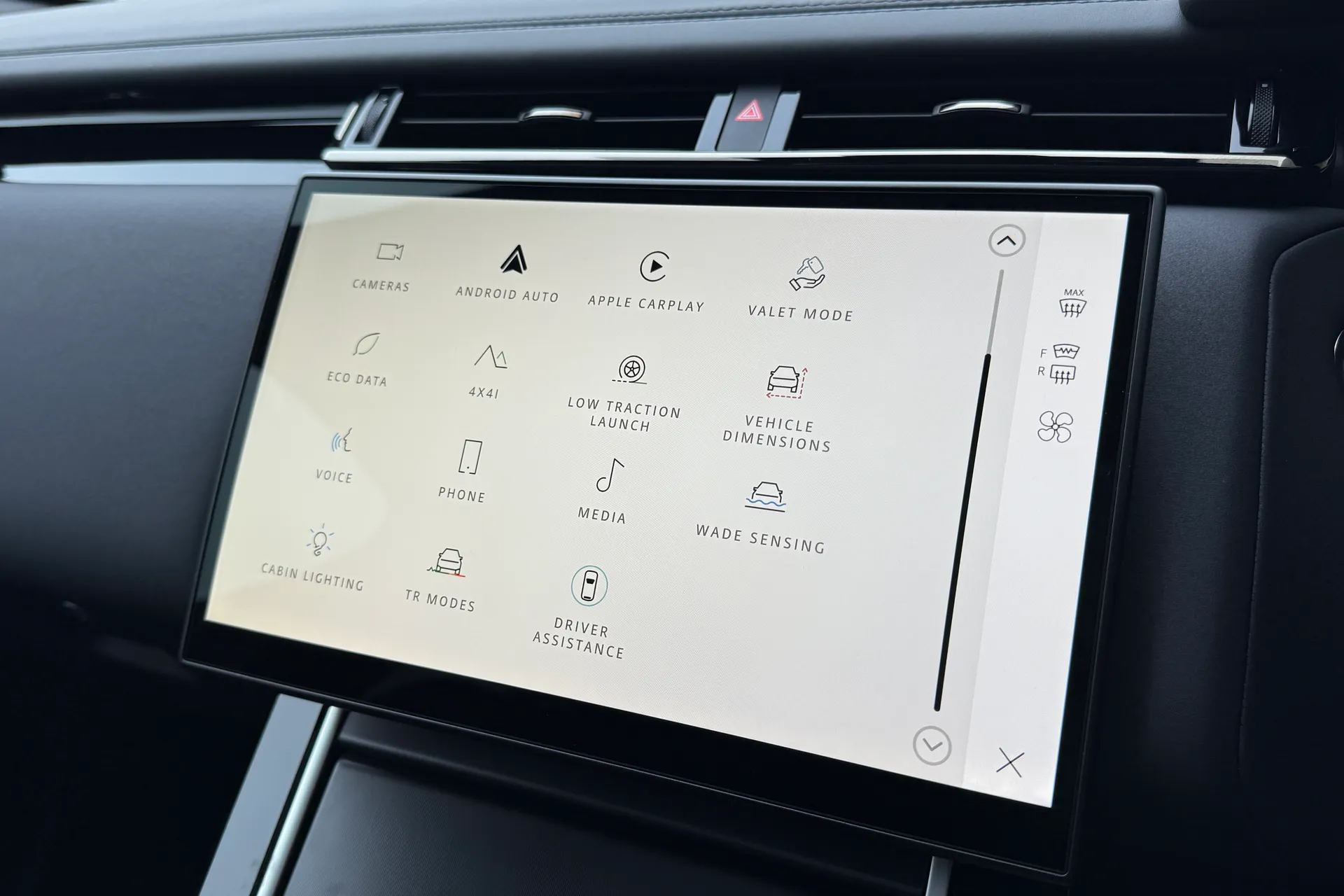 LAND ROVER RANGE ROVER VELAR thumbnail image number 52