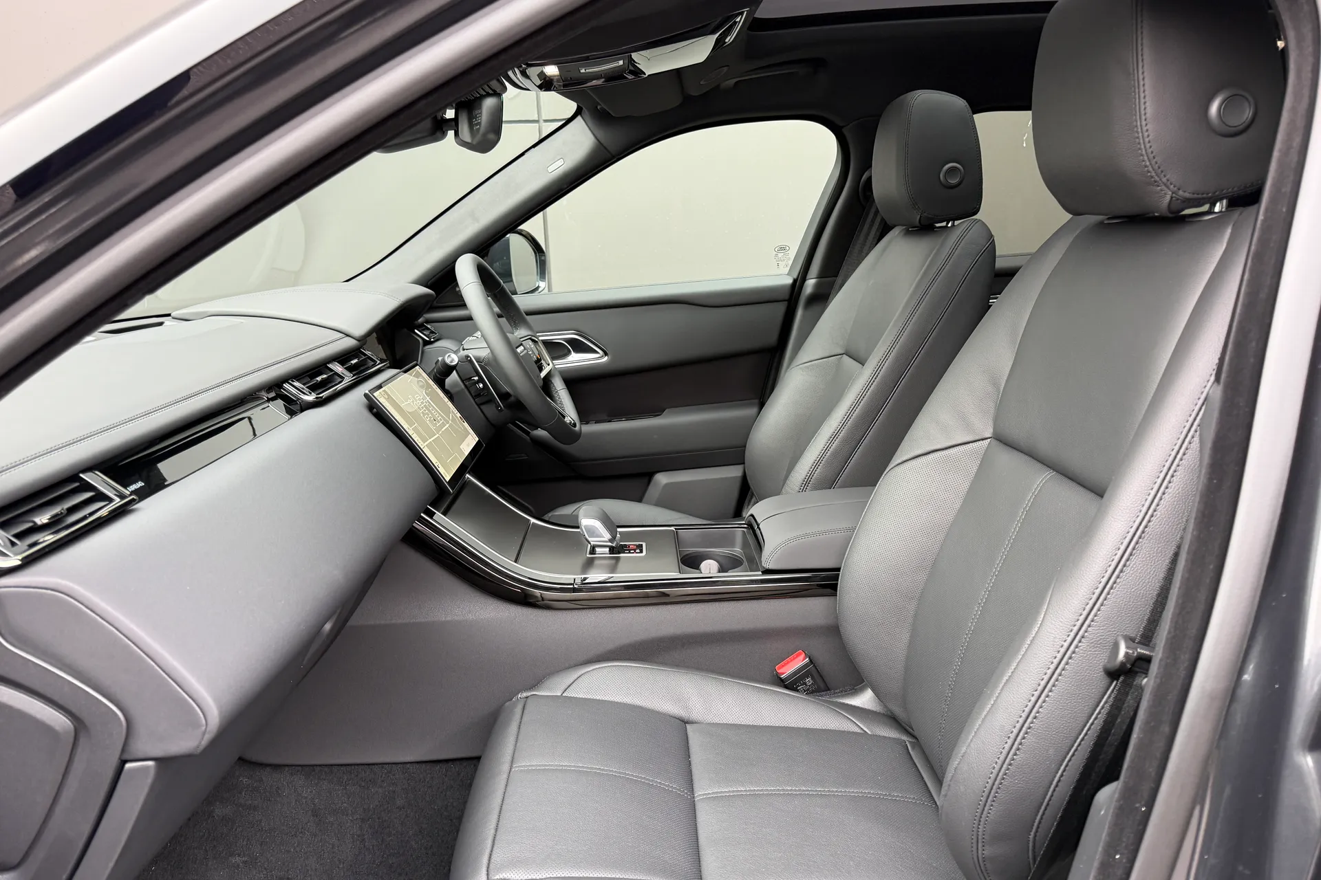 LAND ROVER RANGE ROVER VELAR thumbnail image number 41