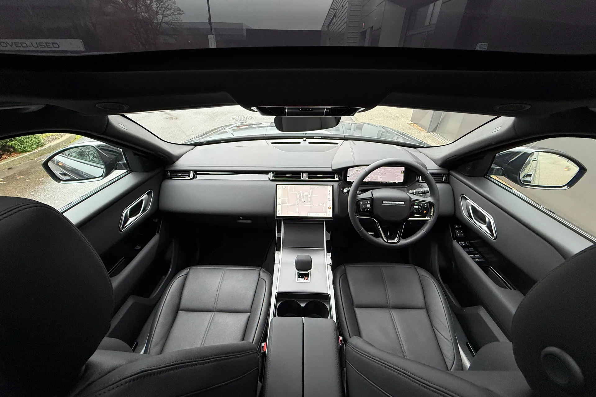 LAND ROVER RANGE ROVER VELAR thumbnail image number 3