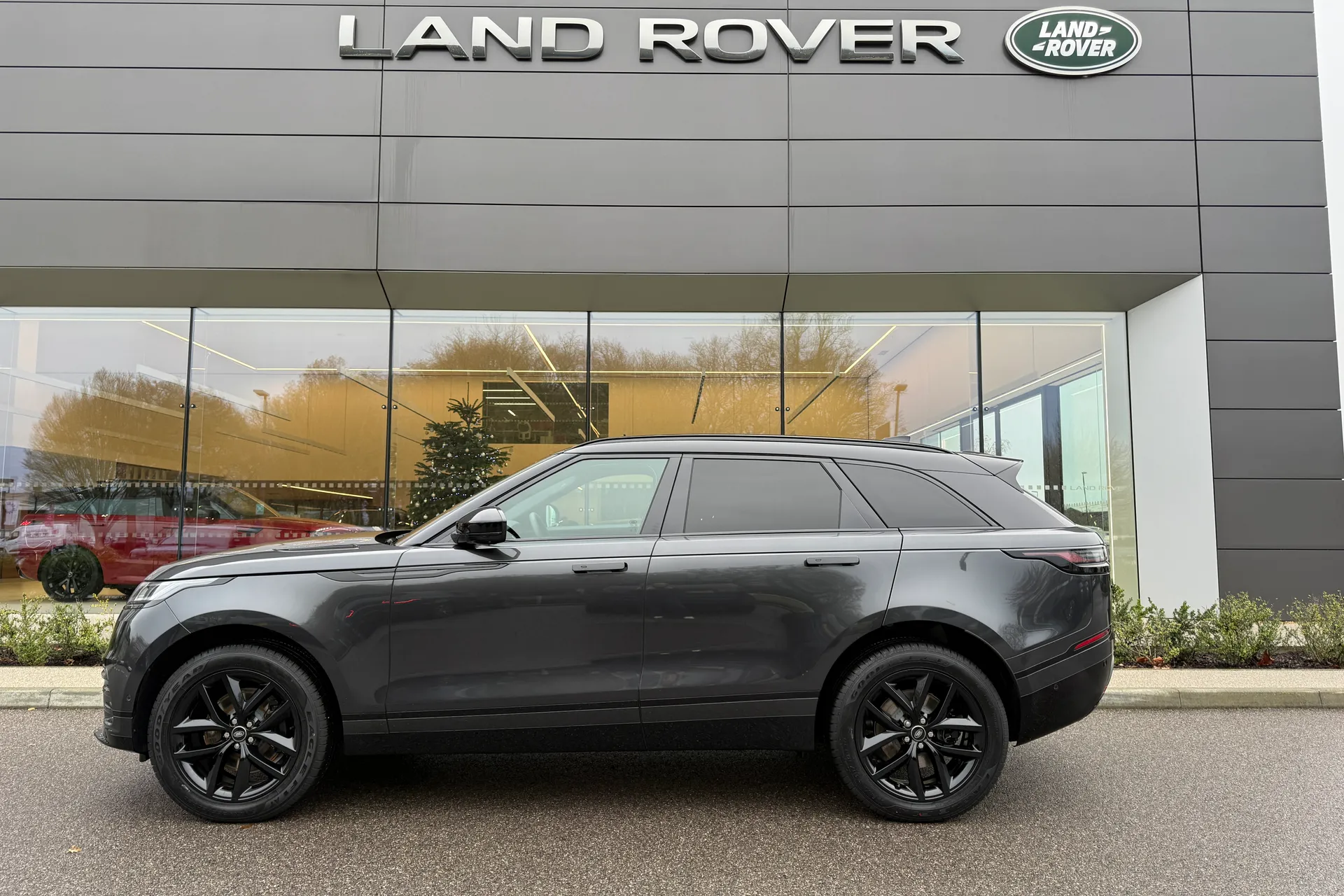 LAND ROVER RANGE ROVER VELAR thumbnail image number 9
