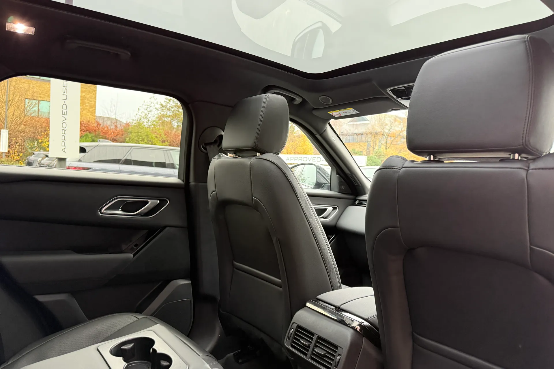 LAND ROVER RANGE ROVER VELAR thumbnail image number 32