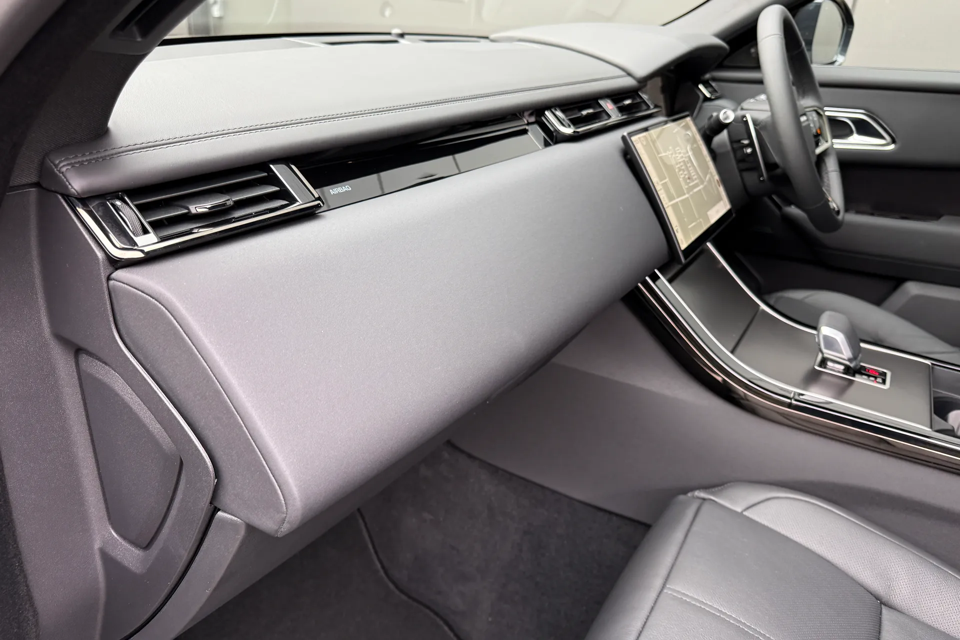 LAND ROVER RANGE ROVER VELAR thumbnail image number 40